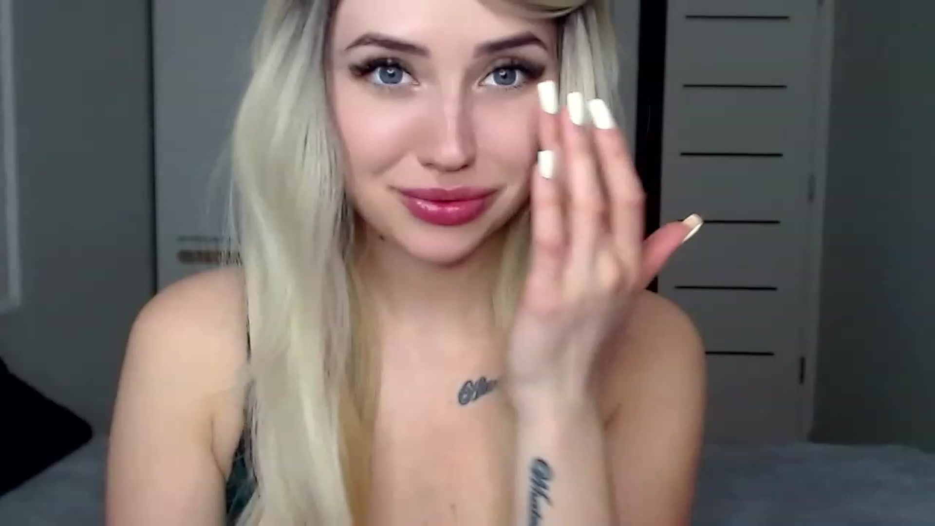 Gallery image thumbnail from SinfulAngelll's myfreecams stream on, 04/16/2023, 12:57 image 12 of 20