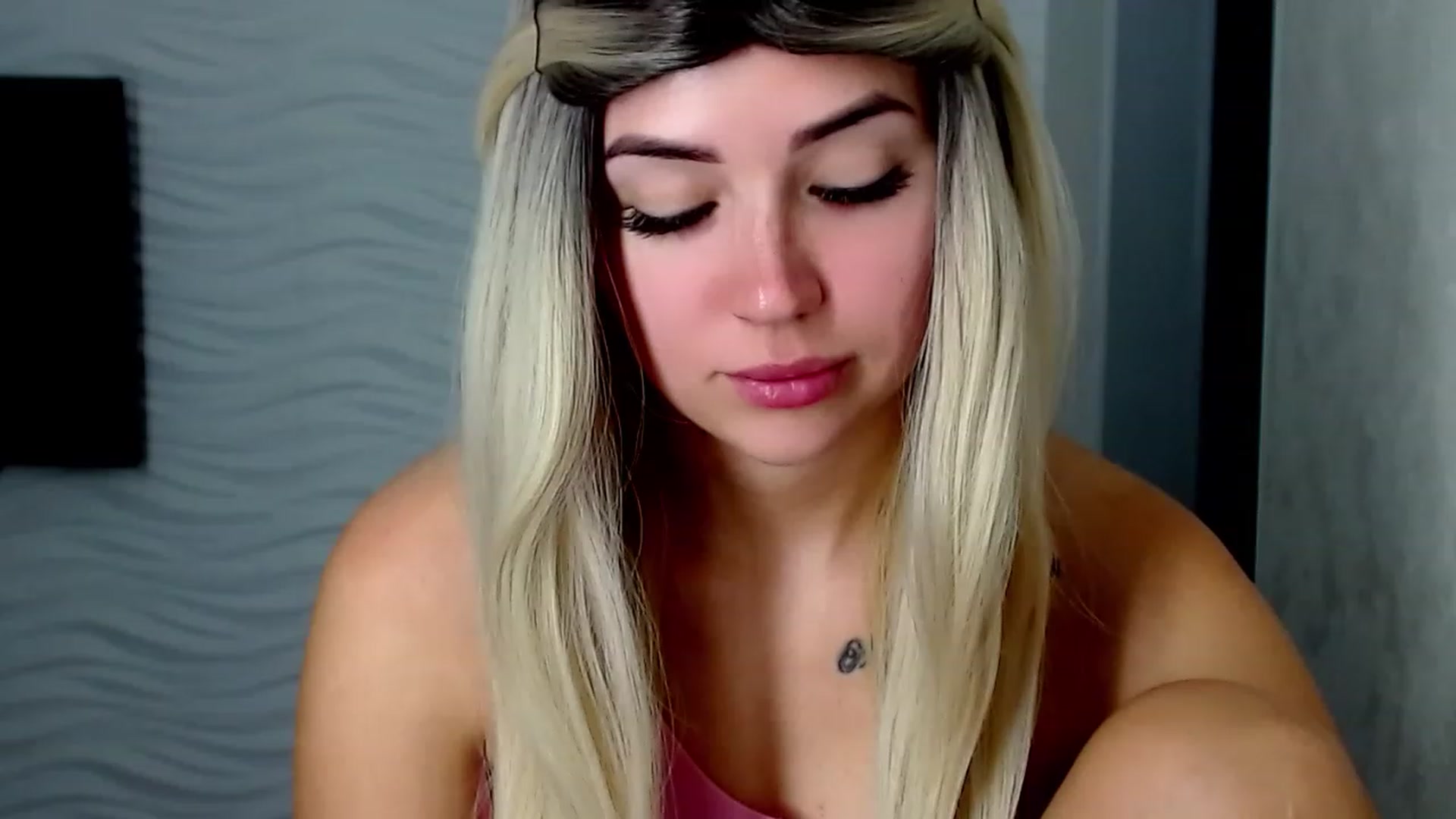 Gallery image thumbnail from SinfulAngelll's myfreecams stream on, 06/18/2023, 09:56 image 11 of 20