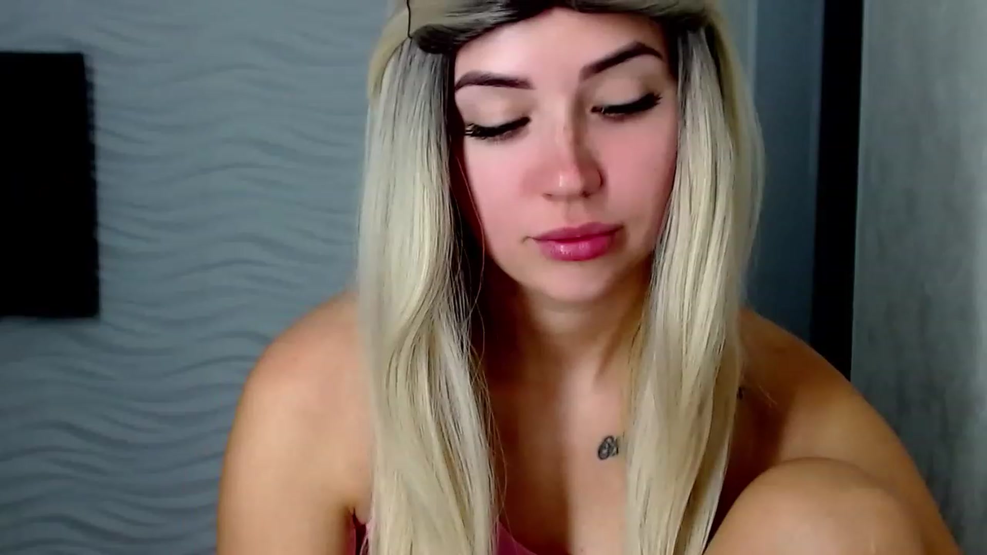 Gallery image thumbnail from SinfulAngelll's myfreecams stream on, 06/18/2023, 09:56 image 10 of 20