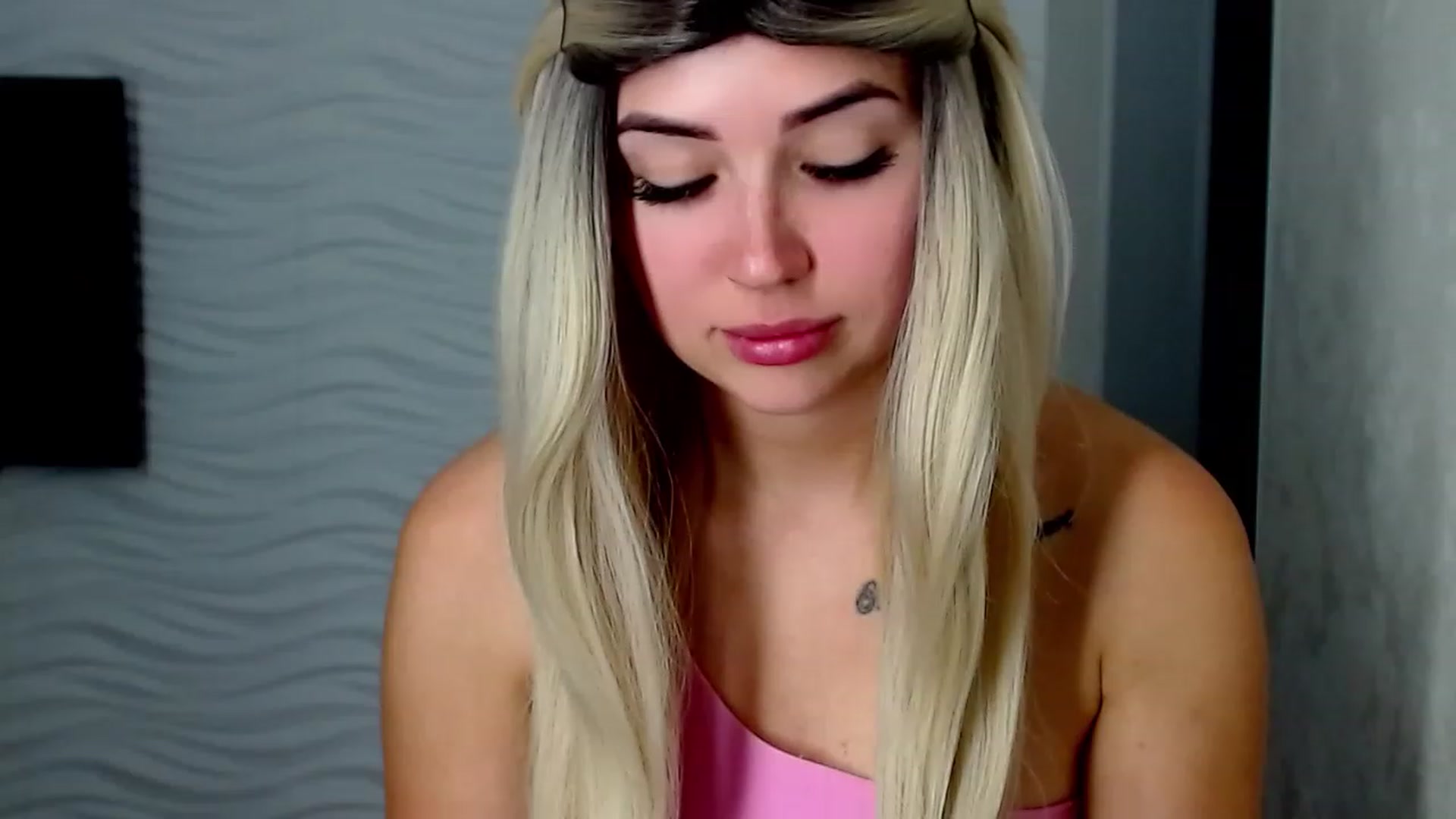 Gallery image thumbnail from SinfulAngelll's myfreecams stream on, 06/18/2023, 09:56 image 4 of 20