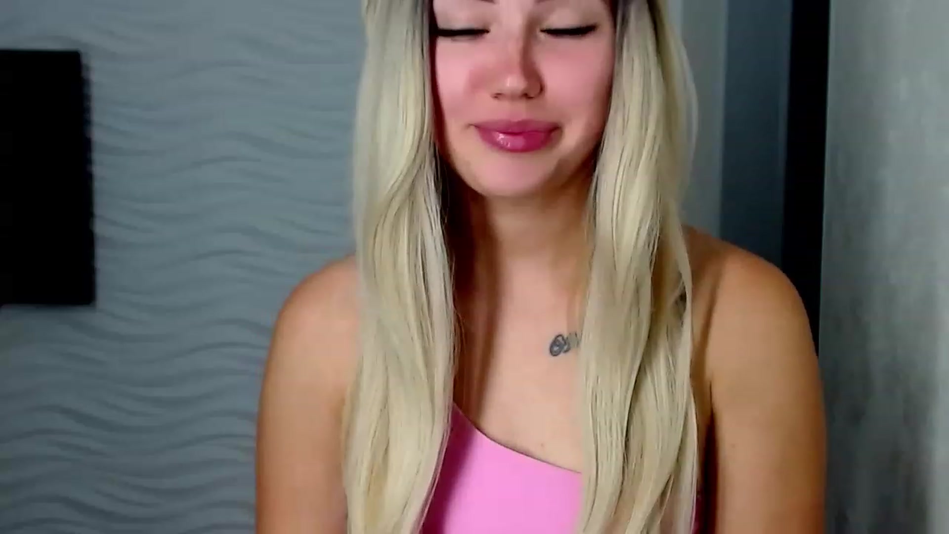 Gallery image thumbnail from SinfulAngelll's myfreecams stream on, 06/18/2023, 09:56 image 7 of 20
