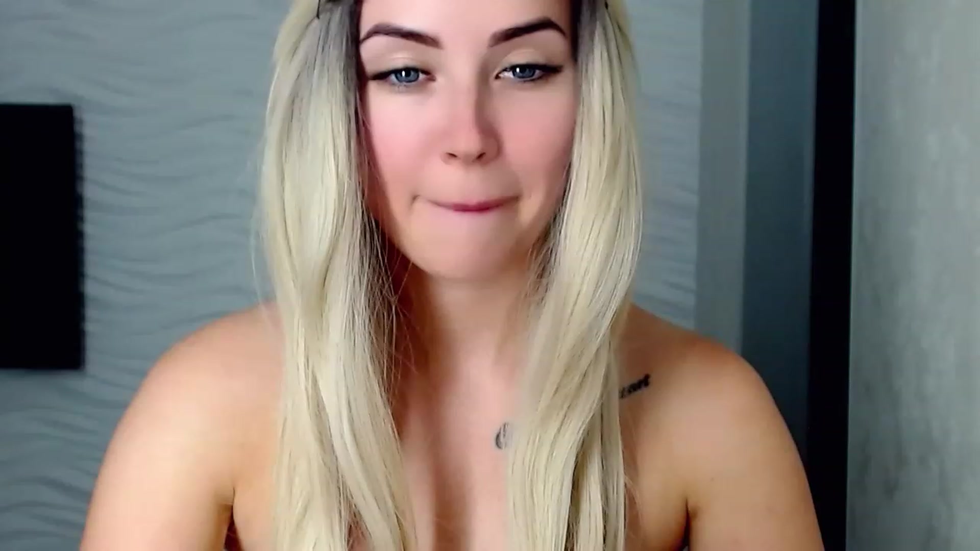 Gallery image thumbnail from SinfulAngelll's myfreecams stream on, 06/22/2023, 12:35 image 19 of 20