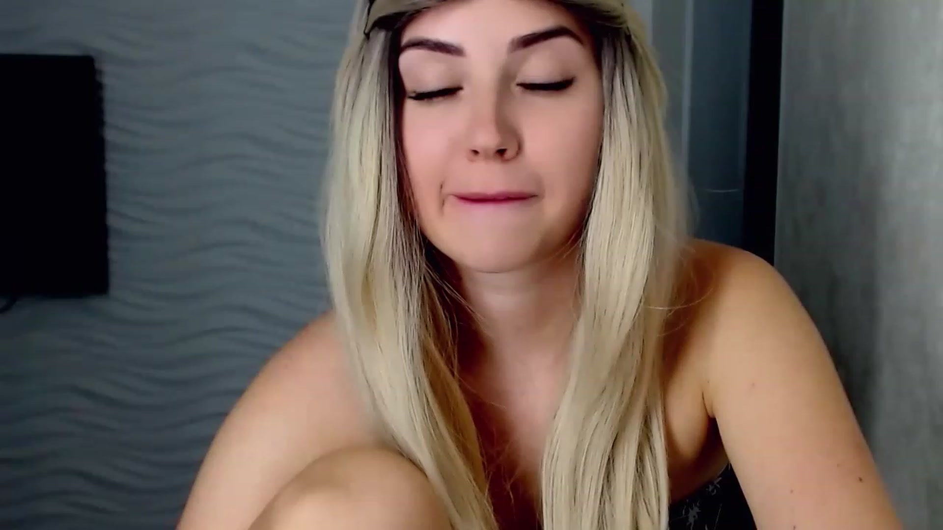 Gallery image thumbnail from SinfulAngelll's myfreecams stream on, 06/26/2023, 19:59 image 10 of 20