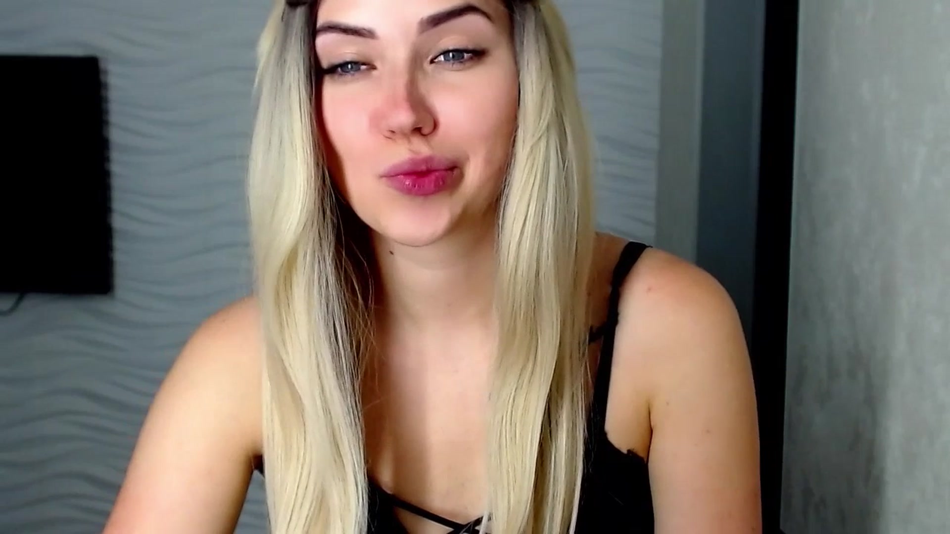 Gallery image thumbnail from SinfulAngelll's myfreecams stream on, 06/29/2023, 16:00 image 12 of 20