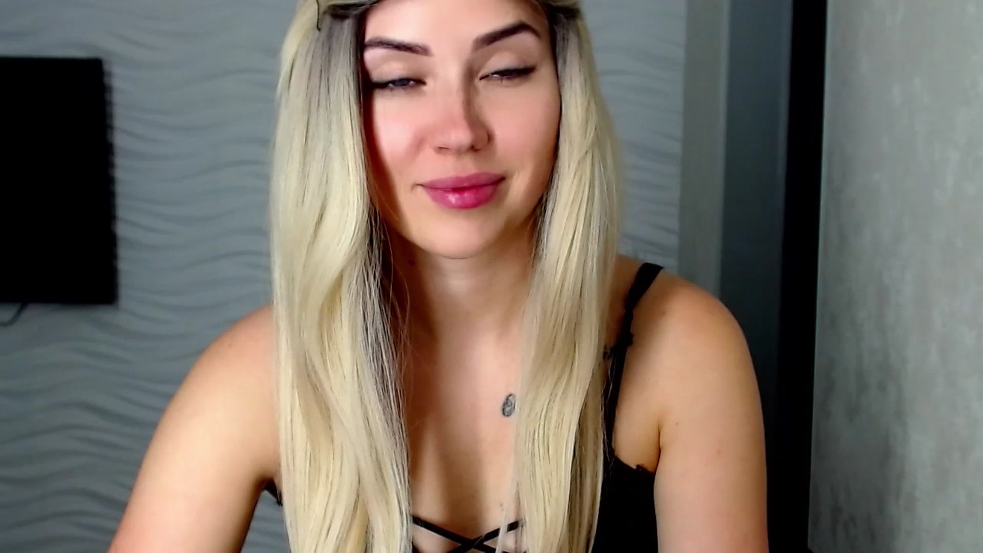 Gallery image thumbnail from SinfulAngelll's myfreecams stream on, 06/29/2023, 16:00 image 11 of 20
