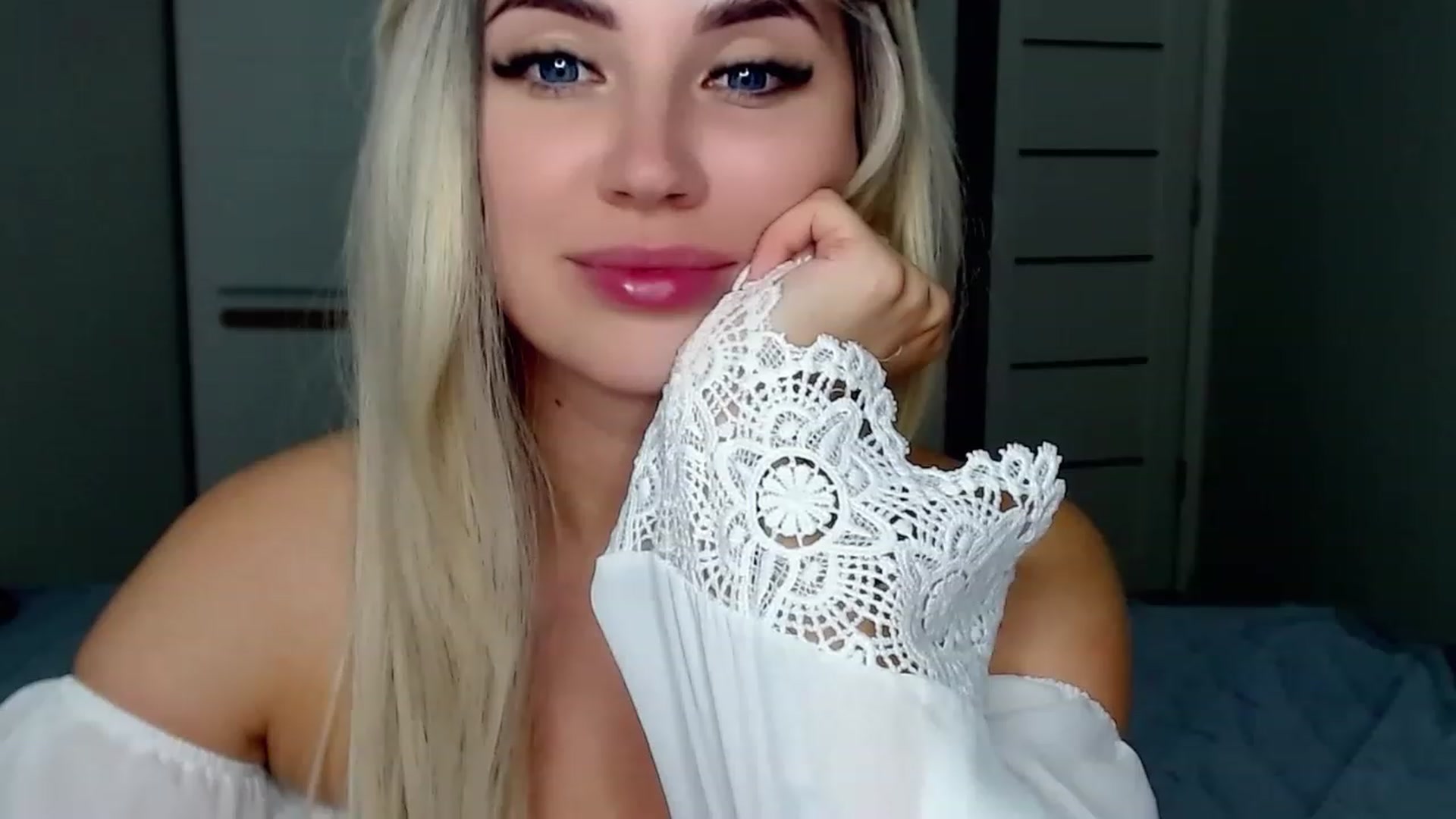 Gallery image thumbnail from SinfulAngelll's myfreecams stream on, 07/17/2023, 21:28 image 18 of 20
