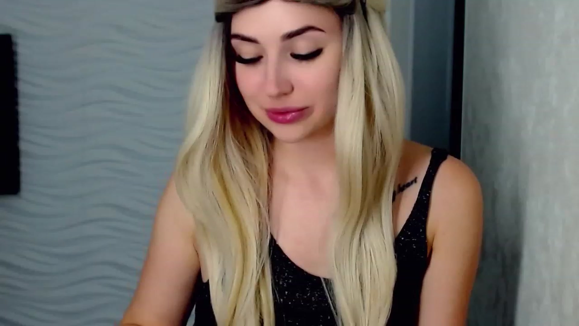 Gallery image thumbnail from SinfulAngelll's myfreecams stream on, 07/19/2023, 16:13 image 10 of 20