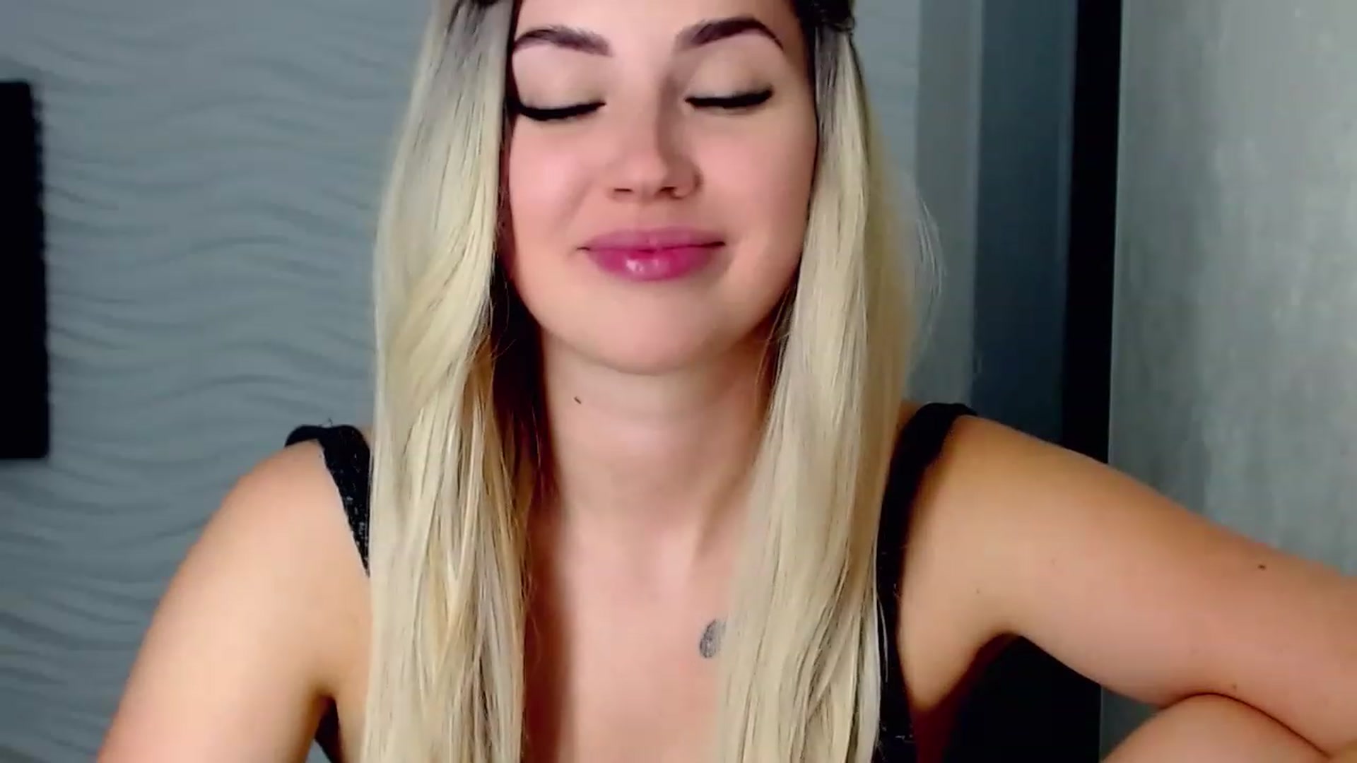 Gallery image thumbnail from SinfulAngelll's myfreecams stream on, 07/19/2023, 17:16 image 3 of 20