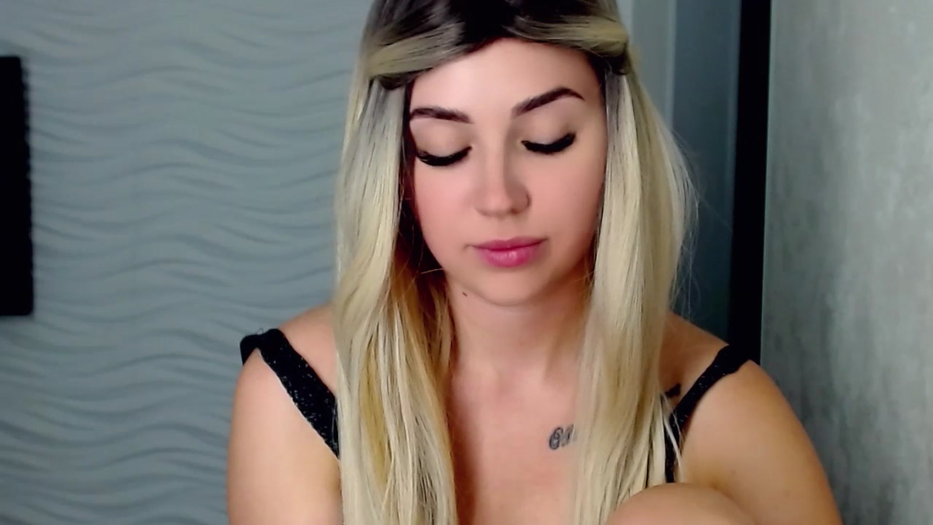 Gallery image thumbnail from SinfulAngelll's myfreecams stream on, 07/19/2023, 17:16 image 7 of 20