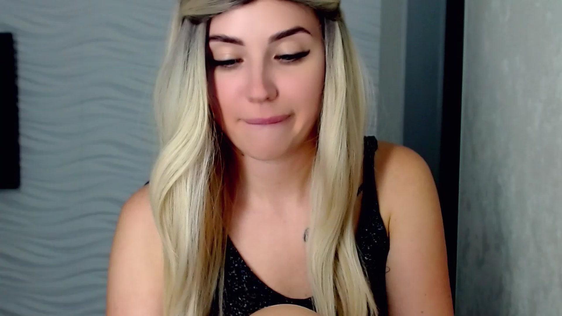 Gallery image thumbnail from SinfulAngelll's myfreecams stream on, 07/19/2023, 17:33 image 8 of 20
