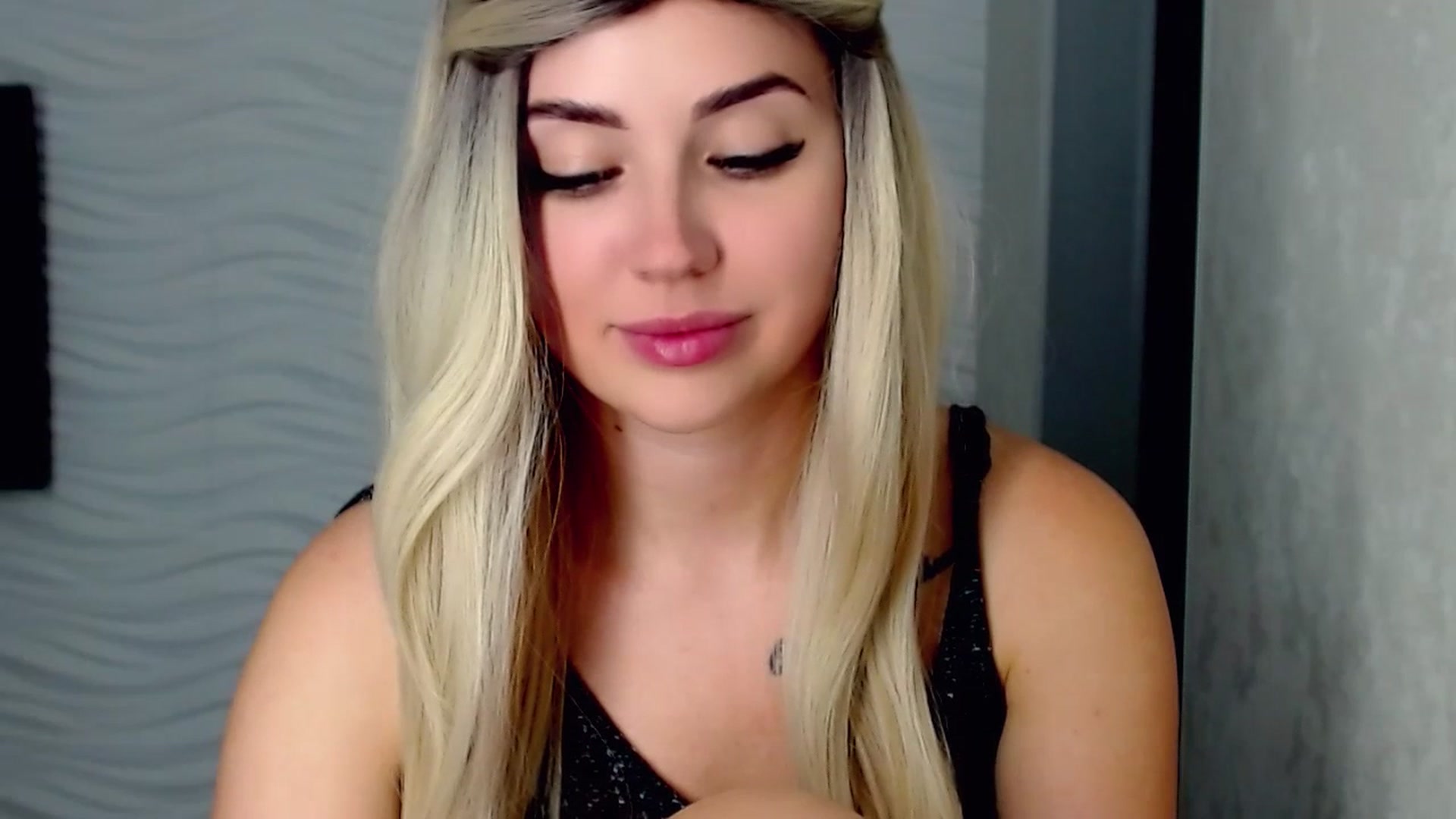 Gallery image thumbnail from SinfulAngelll's myfreecams stream on, 07/19/2023, 17:33 image 7 of 20