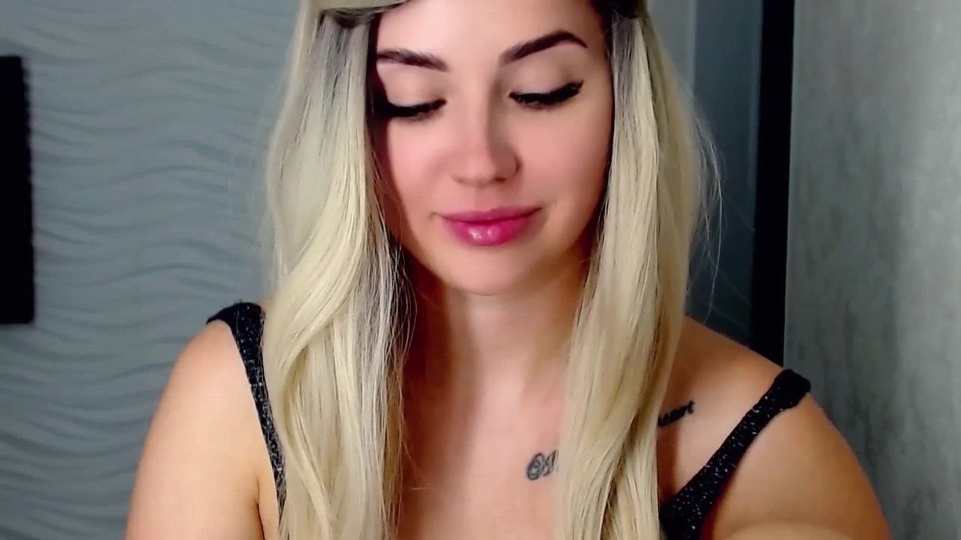 Gallery image thumbnail from SinfulAngelll's myfreecams stream on, 07/19/2023, 17:33 image 17 of 20
