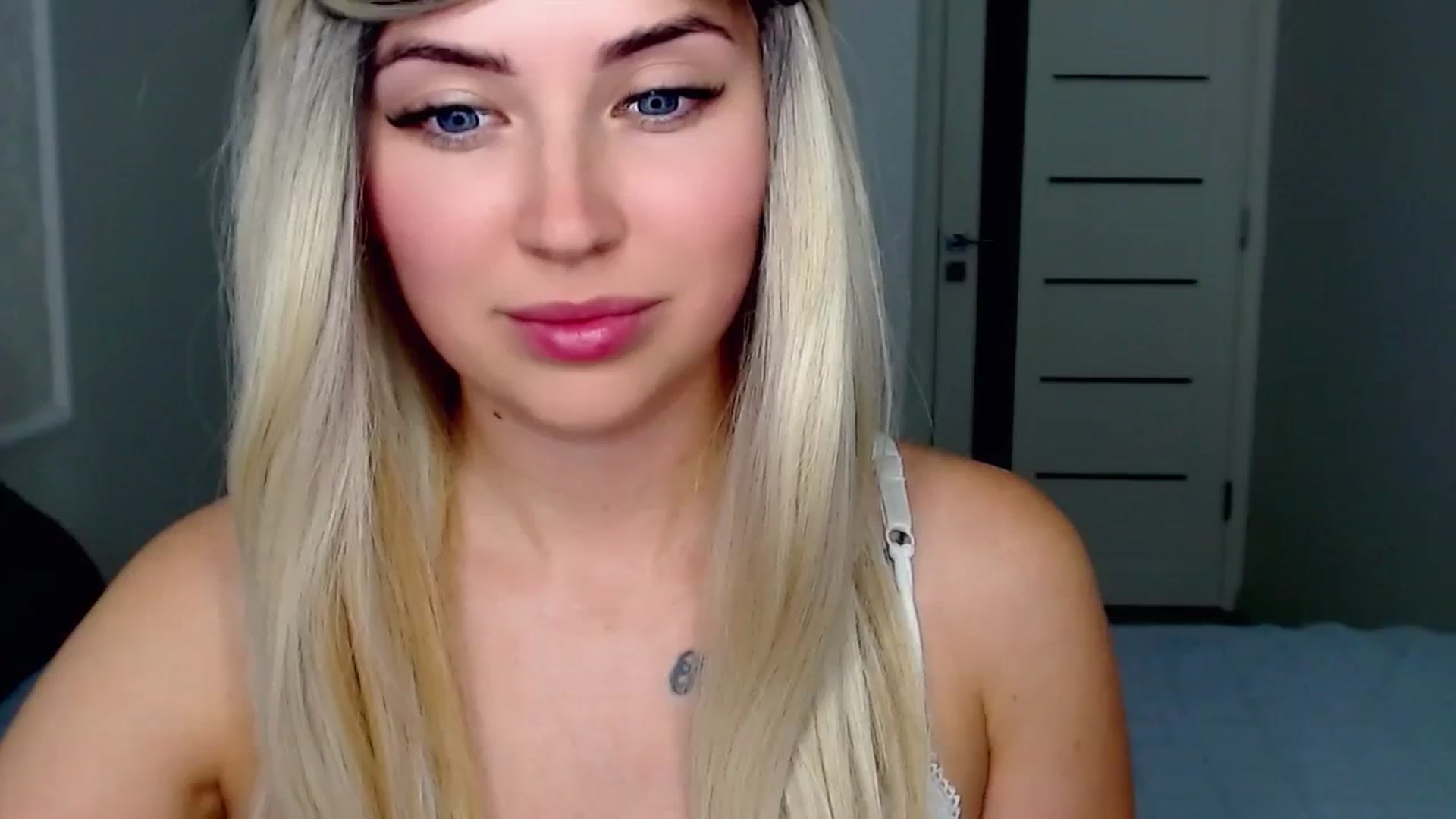 Gallery image thumbnail from SinfulAngelll's myfreecams stream on, 08/03/2023, 22:27 image 8 of 20