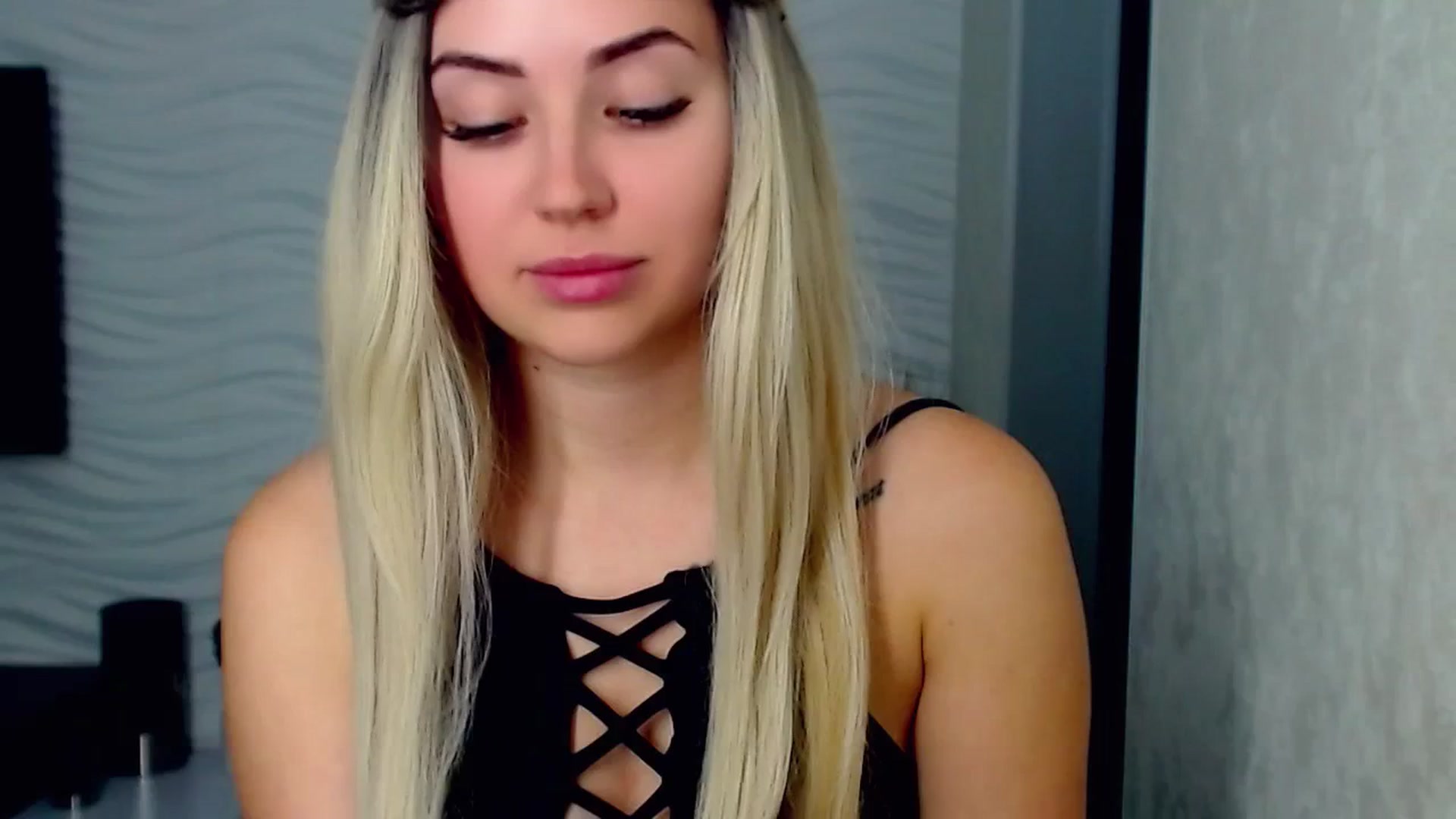 Gallery image thumbnail from SinfulAngelll's myfreecams stream on, 10/19/2023, 10:15 image 16 of 20