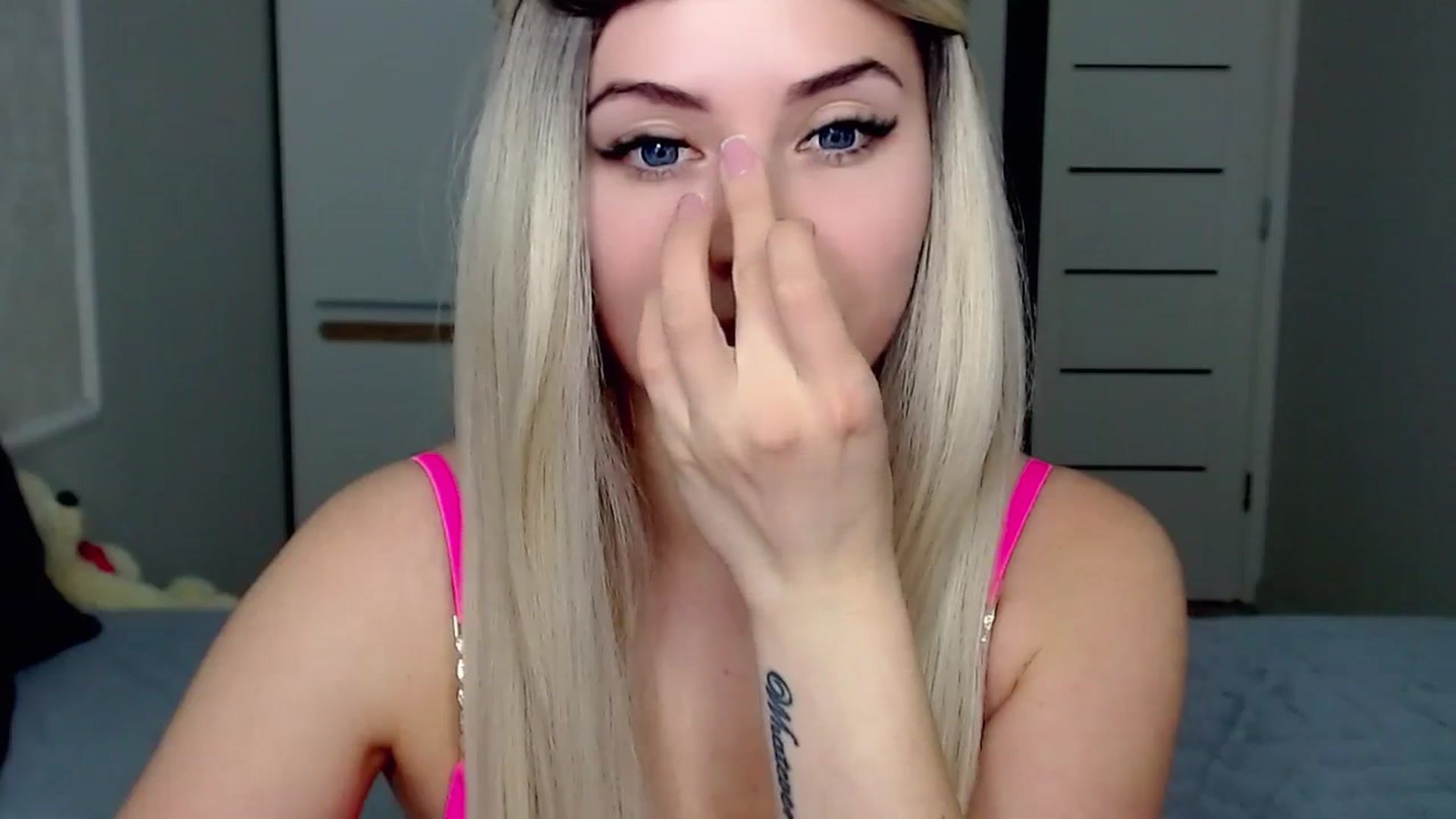 Gallery image thumbnail from SinfulAngelll's myfreecams stream on, 03/16/2024, 18:41 image 16 of 20