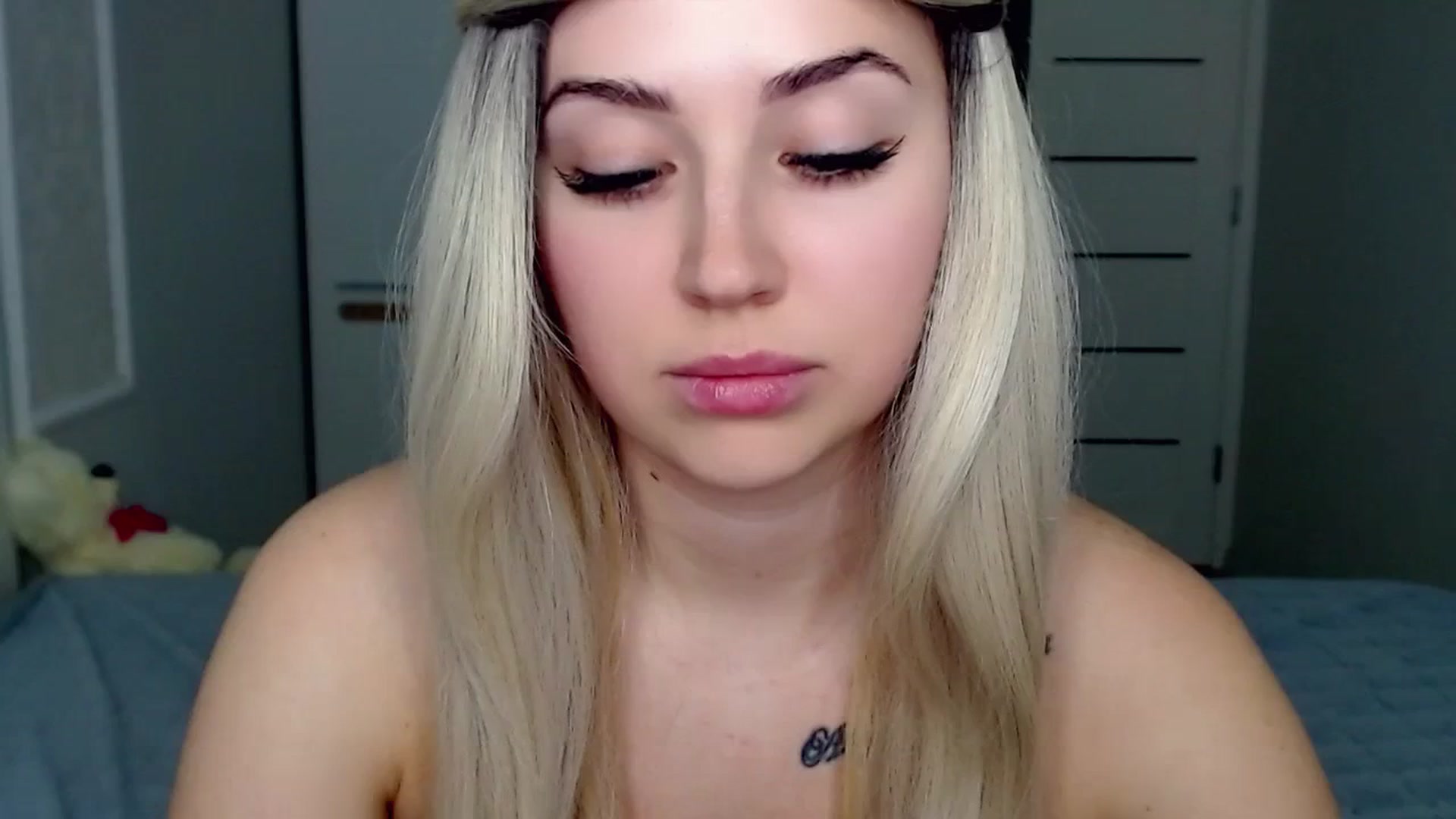 Gallery image thumbnail from SinfulAngelll's myfreecams stream on, 03/17/2024, 14:33 image 14 of 20