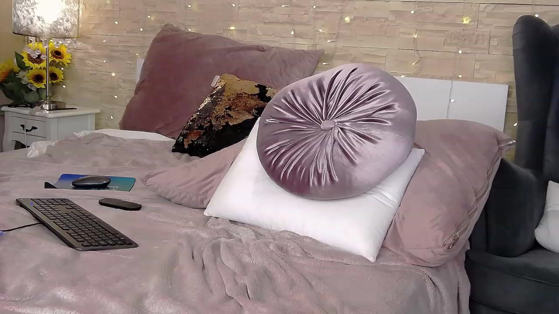Gallery image thumbnail from SinfullKaty's myfreecams stream on, 05/25/2023, 15:00 image 13 of 20