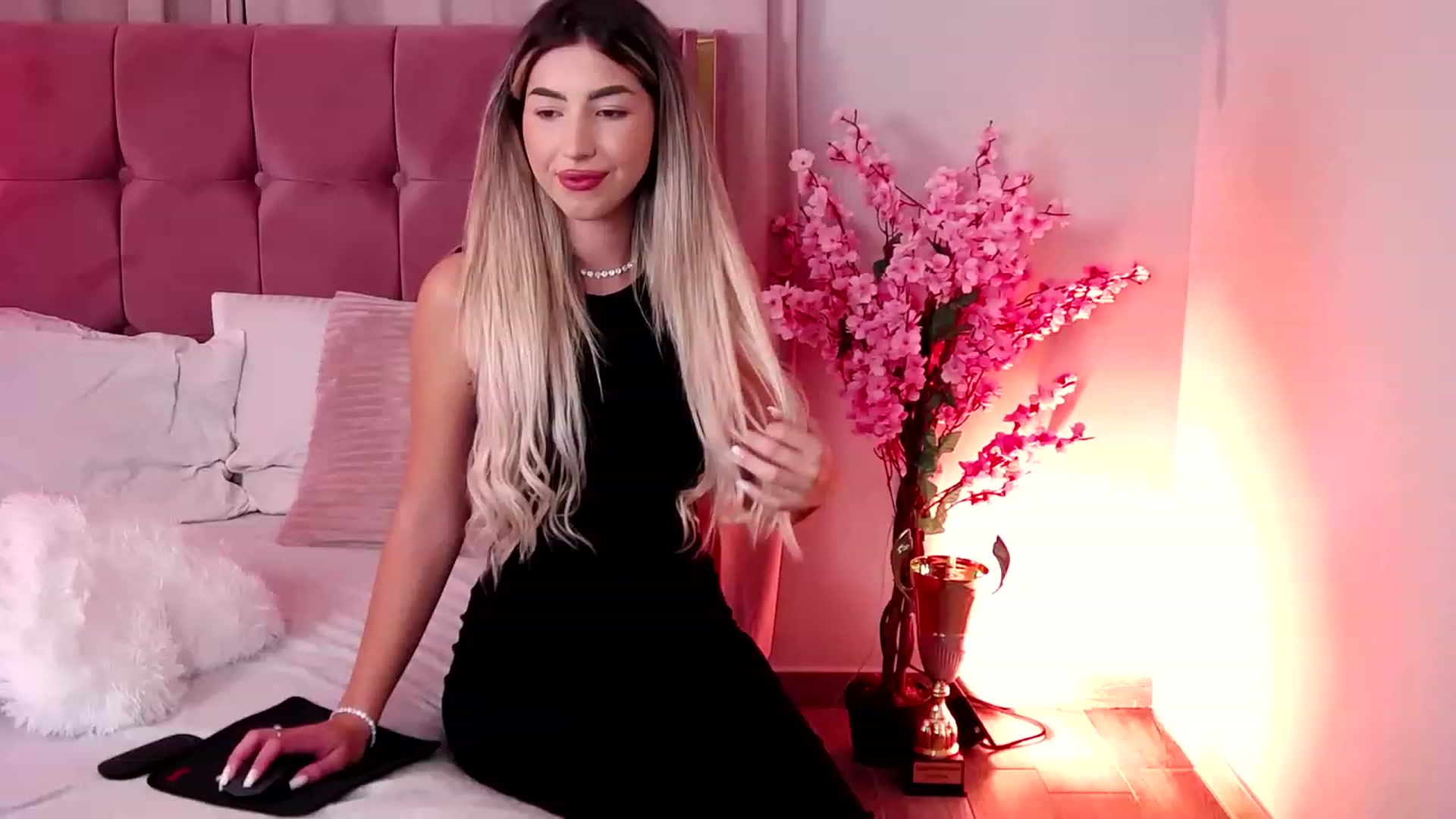 Gallery image thumbnail from SinfullKaty's myfreecams stream on, 10/05/2023, 18:13 image 11 of 20