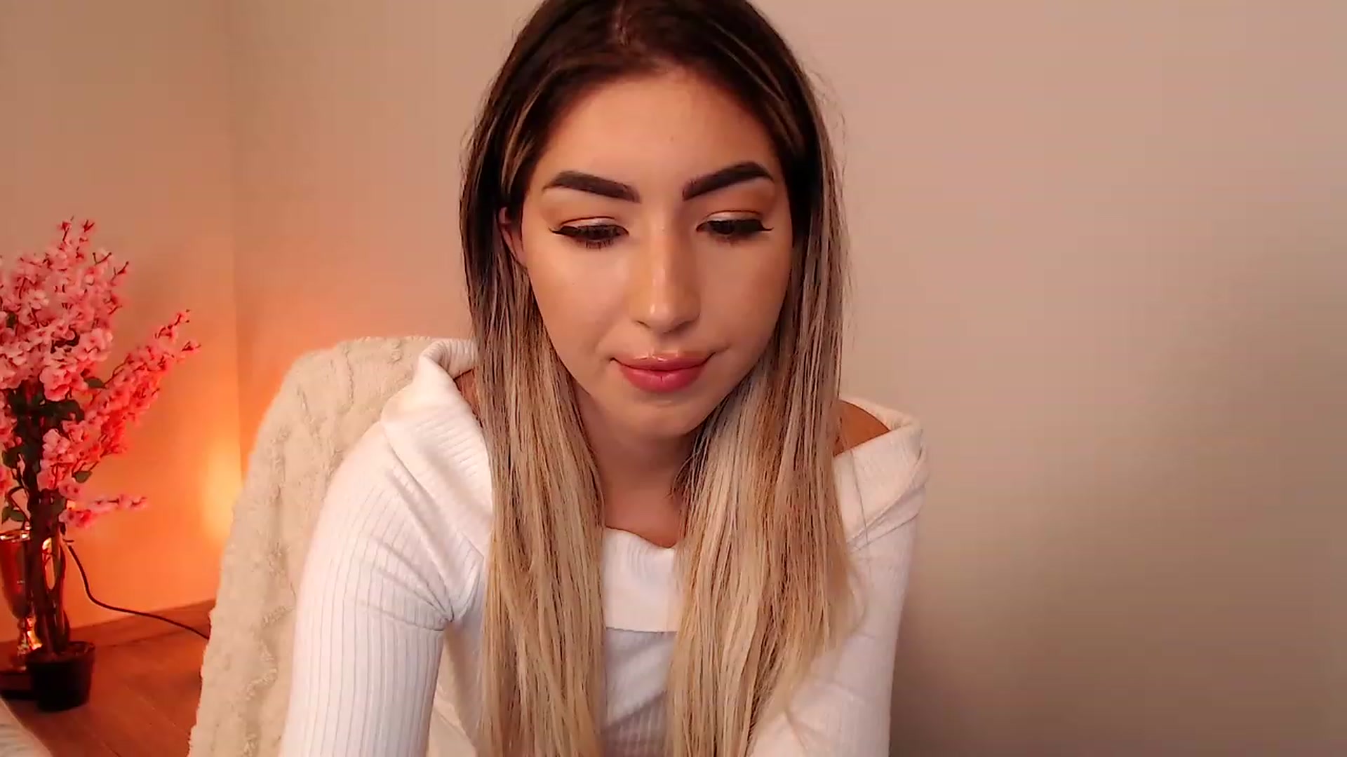 Gallery image thumbnail from SinfullKaty's myfreecams stream on, 10/12/2023, 18:50 image 17 of 20