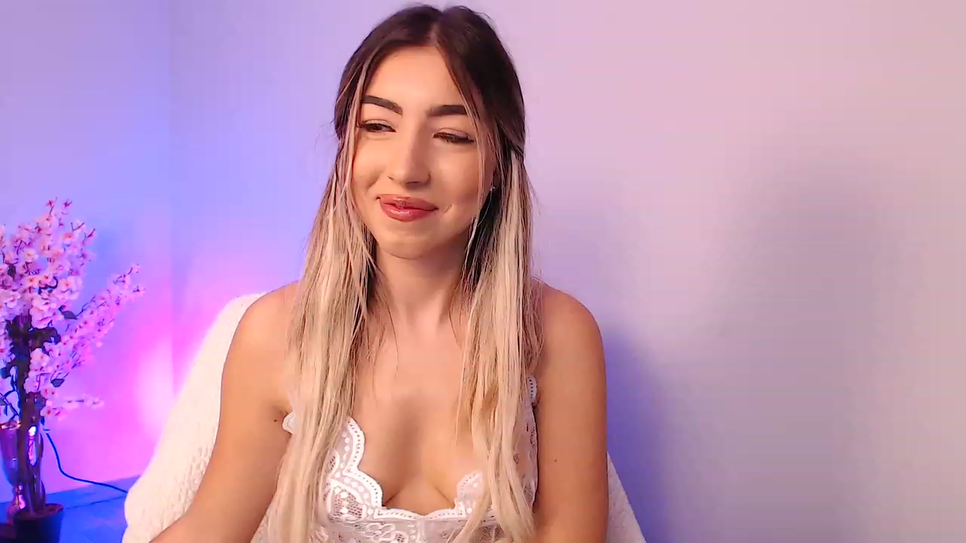Gallery image thumbnail from SinfullKaty's myfreecams stream on, 10/16/2023, 08:12 image 14 of 20