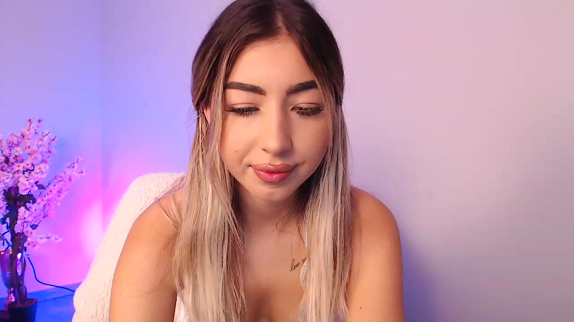 Gallery image thumbnail from SinfullKaty's myfreecams stream on, 10/16/2023, 08:12 image 7 of 20