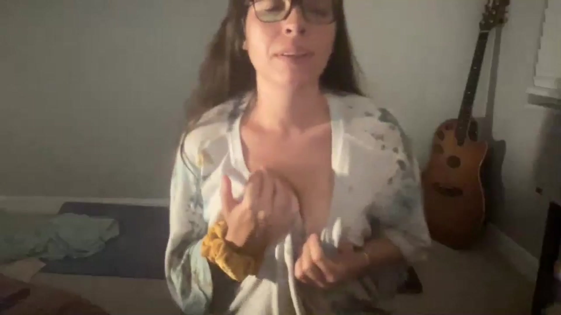 Gallery image thumbnail from SingingSmiles's myfreecams stream on, 07/15/2024, 06:54 image 13 of 20