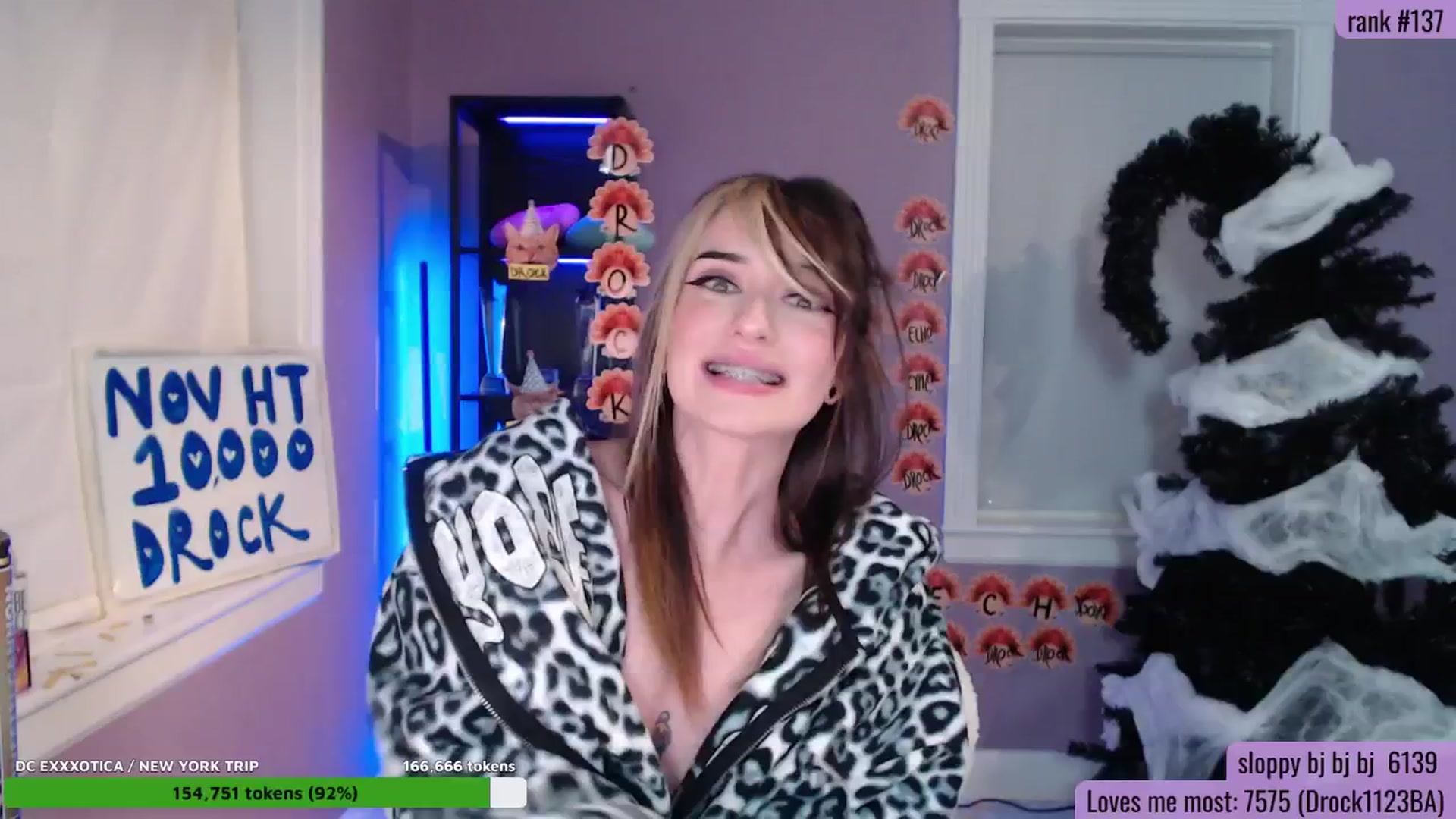 Gallery image thumbnail from Singl3Milf's myfreecams stream on, 11/11/2025, 04:07 image 11 of 20
