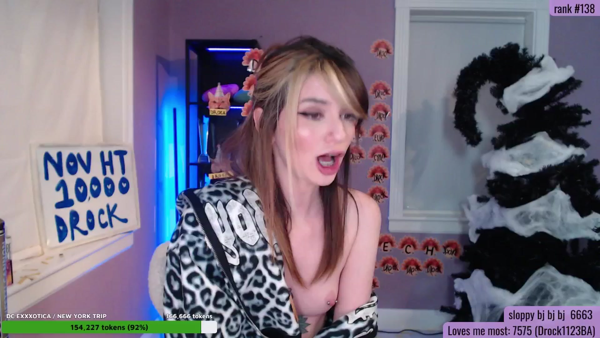 Gallery image thumbnail from Singl3Milf's myfreecams stream on, 11/11/2025, 04:07 image 8 of 20