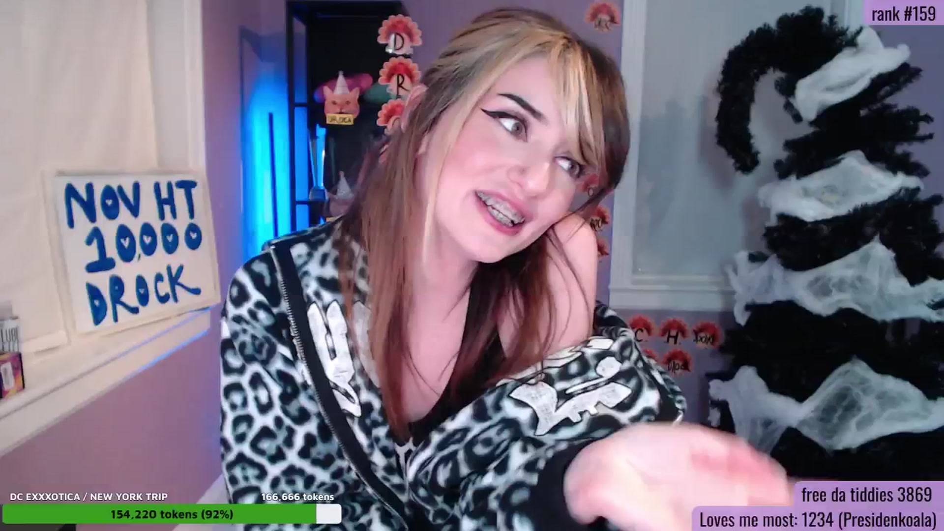 Gallery image thumbnail from Singl3Milf's myfreecams stream on, 11/11/2025, 04:07 image 5 of 20