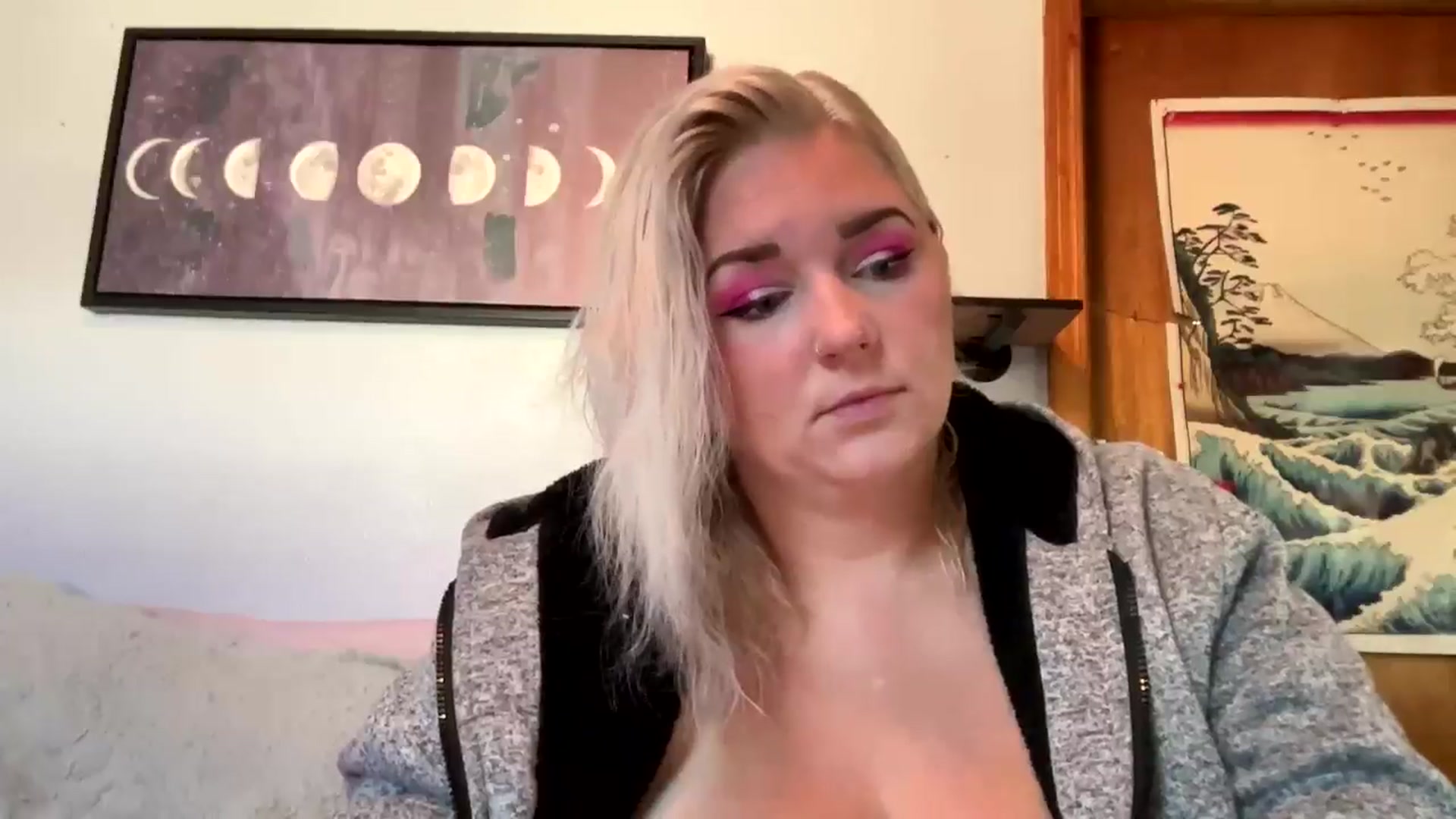 Gallery image thumbnail from Singlesexymom's myfreecams stream on, 08/05/2024, 17:35 image 16 of 20