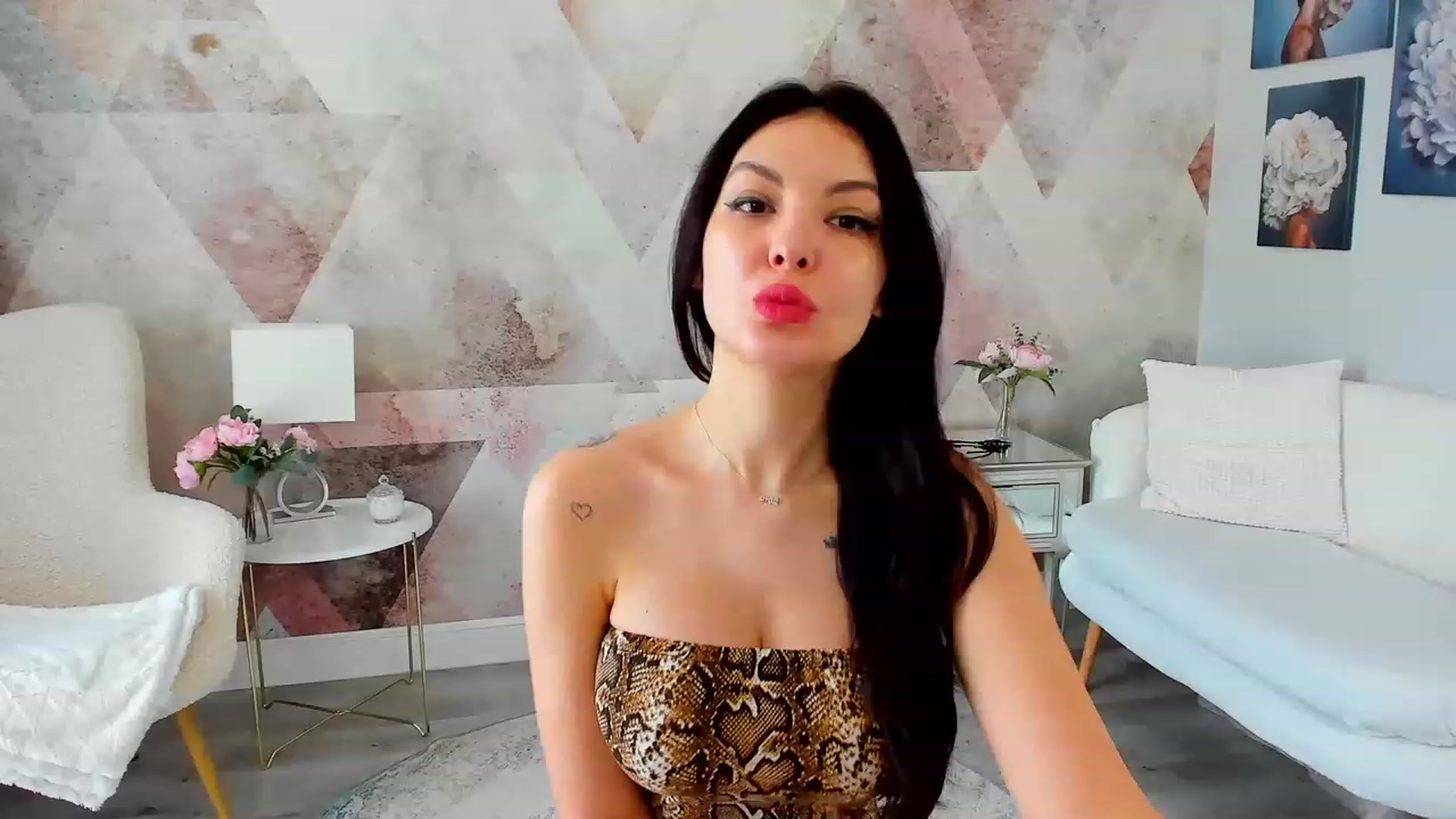 Gallery image thumbnail from Sinner_Angel's myfreecams stream on, 01/16/2023, 08:55 image 10 of 20