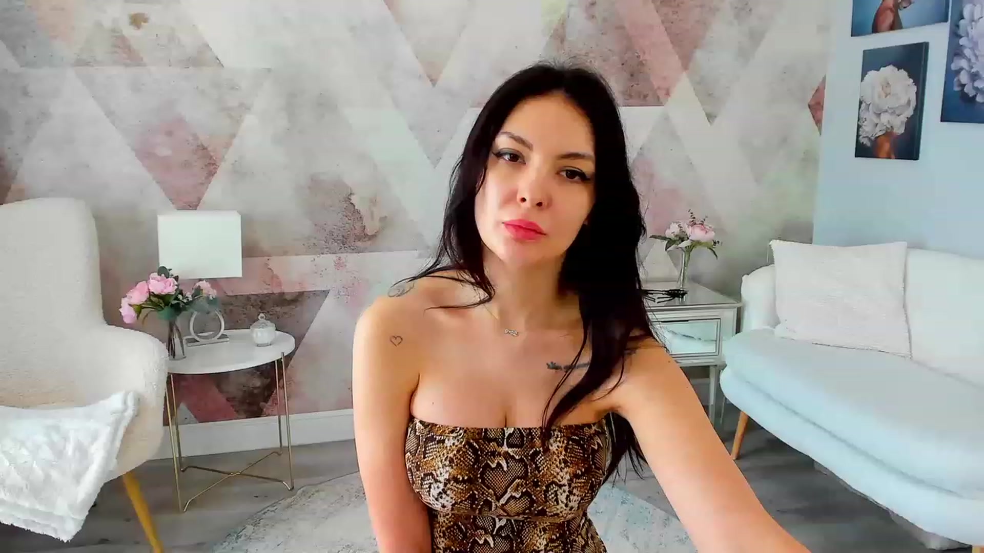 Gallery image thumbnail from Sinner_Angel's myfreecams stream on, 01/16/2023, 10:21 image 16 of 20