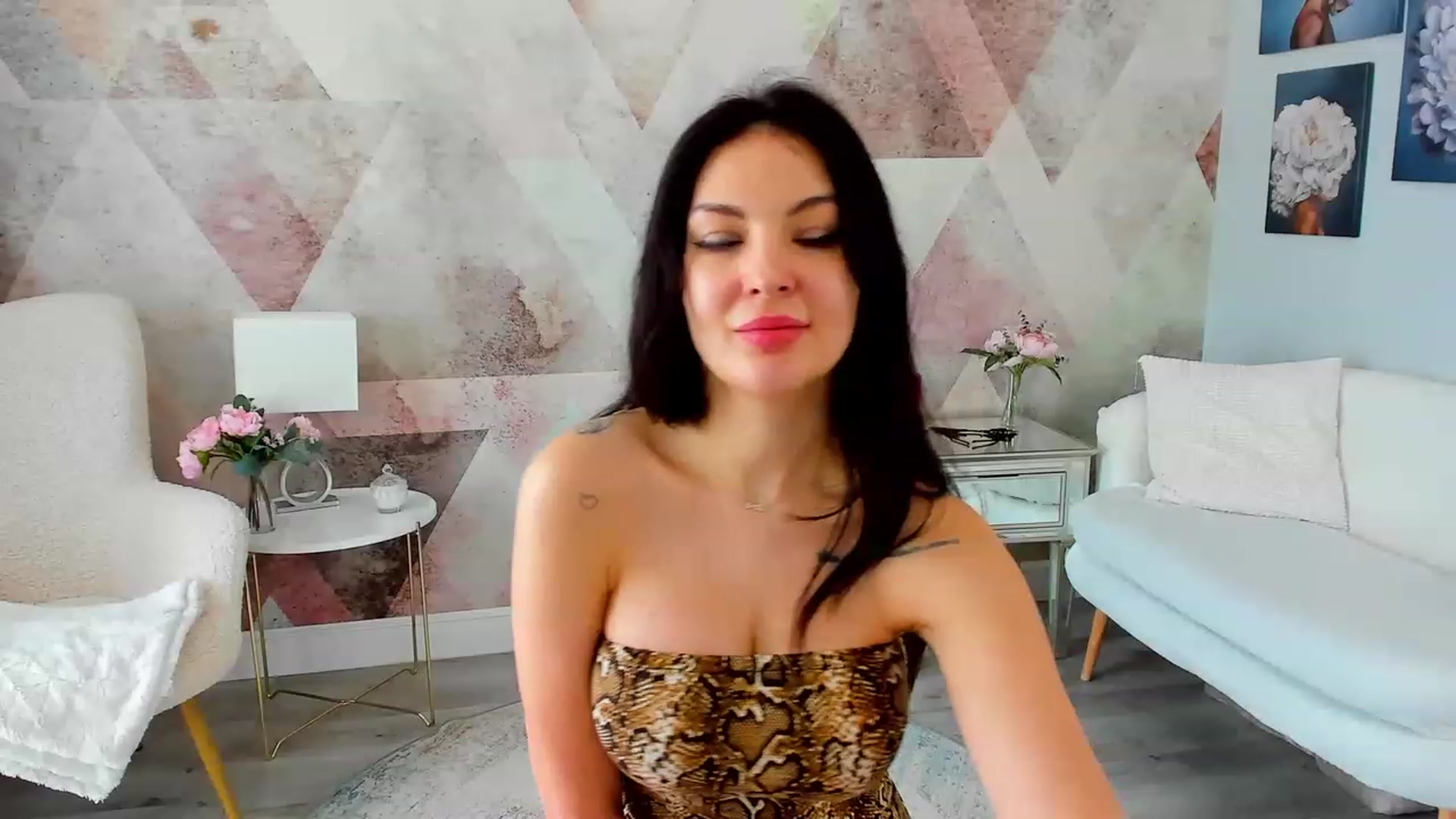 Gallery image thumbnail from Sinner_Angel's myfreecams stream on, 01/16/2023, 10:21 image 4 of 20
