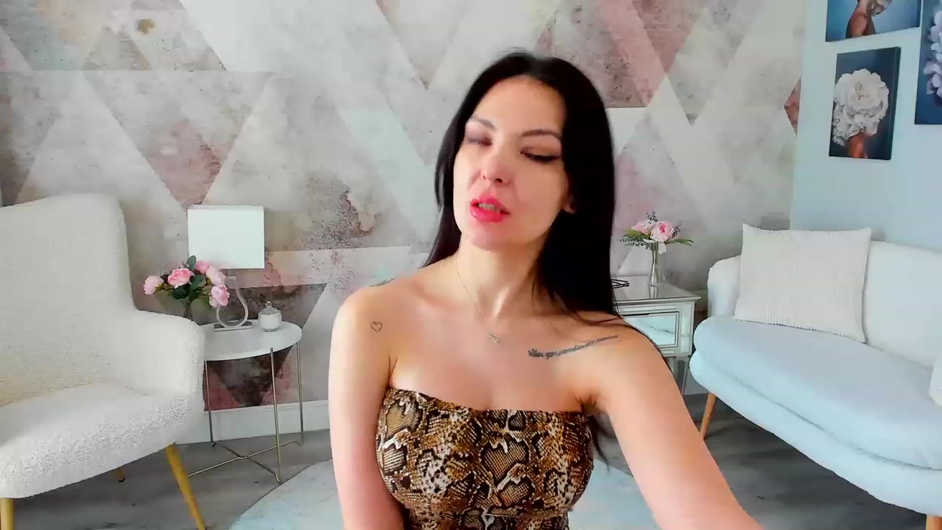 Gallery image thumbnail from Sinner_Angel's myfreecams stream on, 03/06/2023, 08:19 image 14 of 20