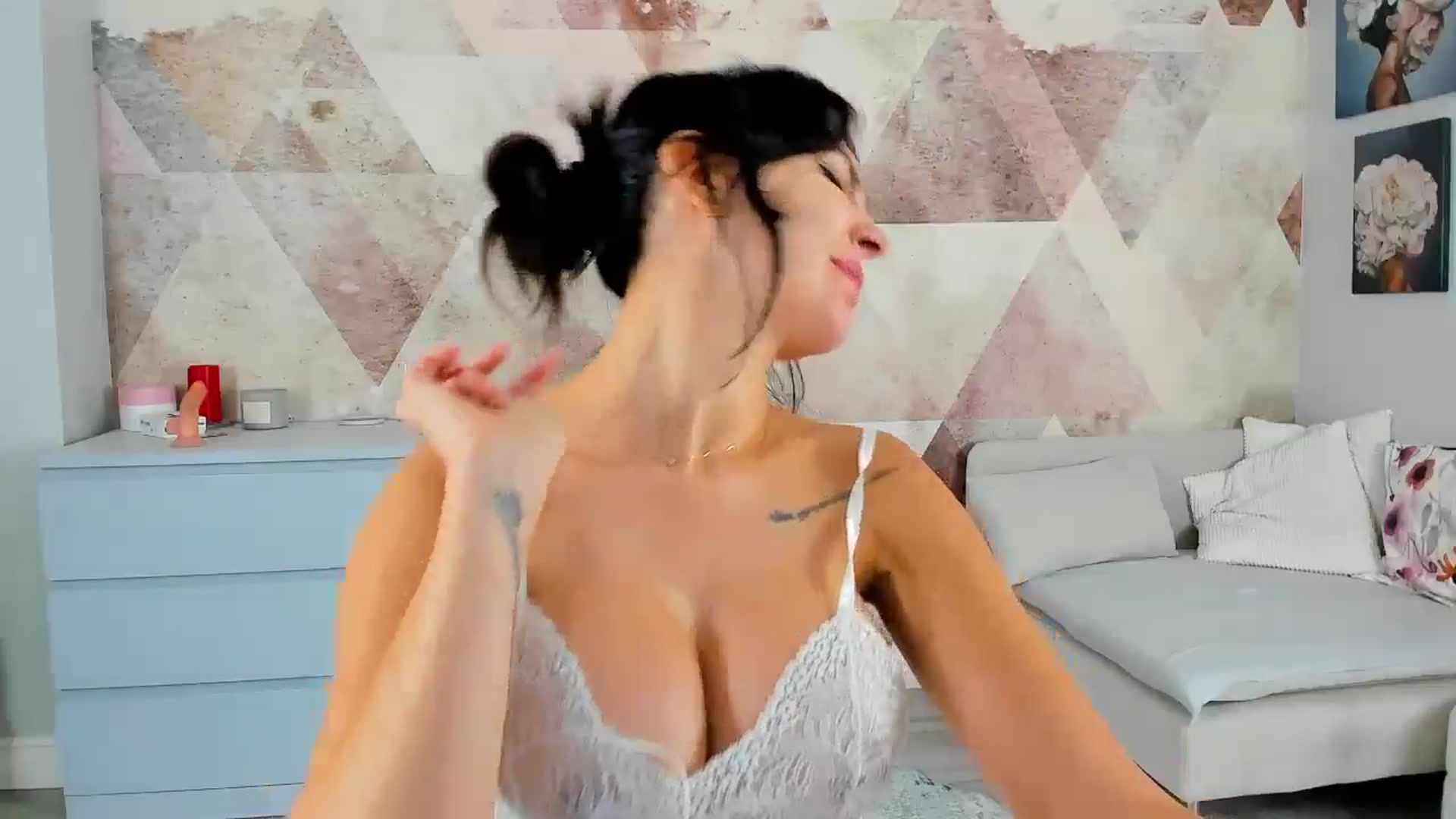 Gallery image thumbnail from Sinner_Angel's myfreecams stream on, 10/31/2024, 10:24 image 14 of 20