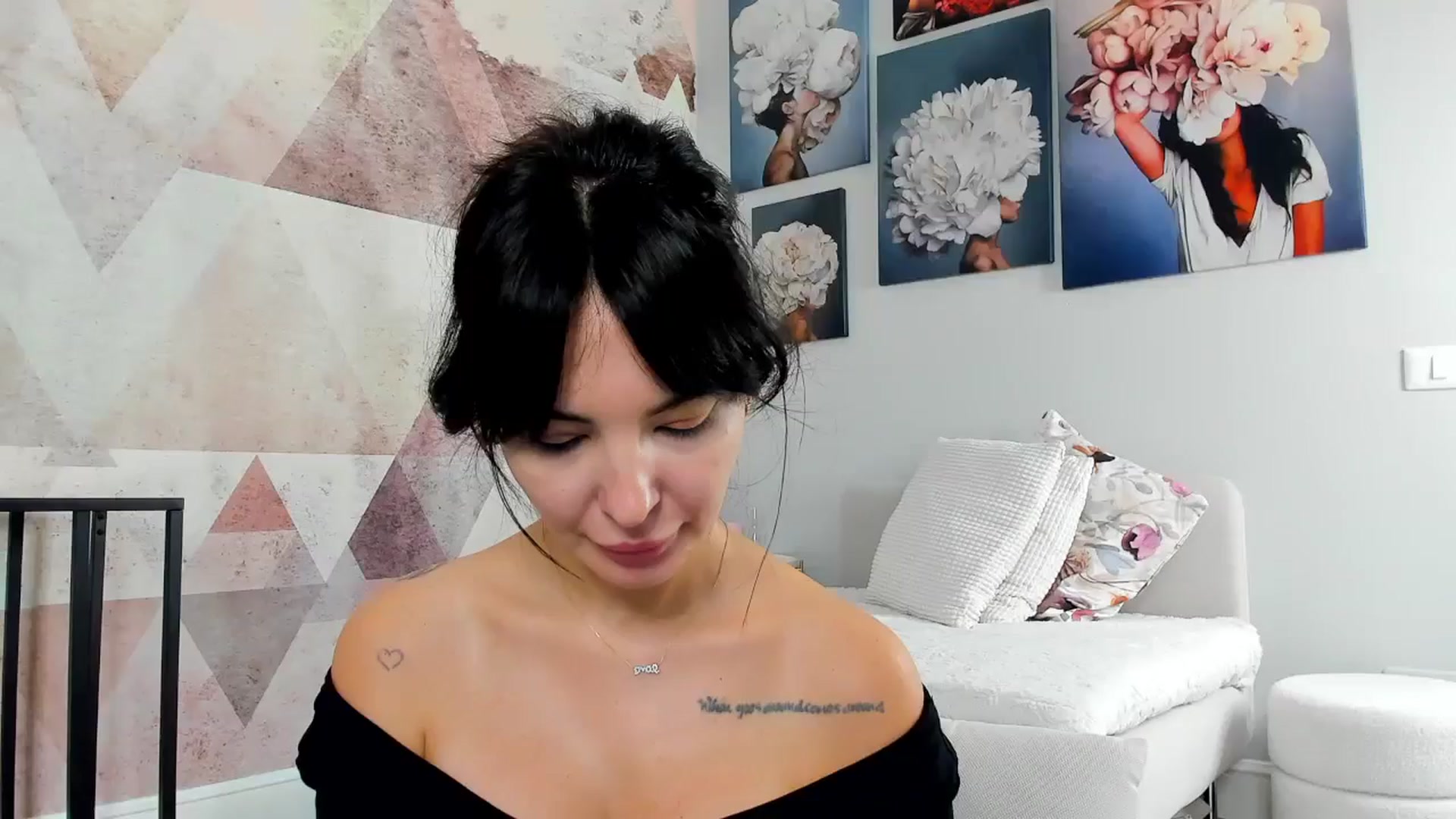 Gallery image thumbnail from Sinner_Angel's myfreecams stream on, 11/19/2024, 09:31 image 7 of 20