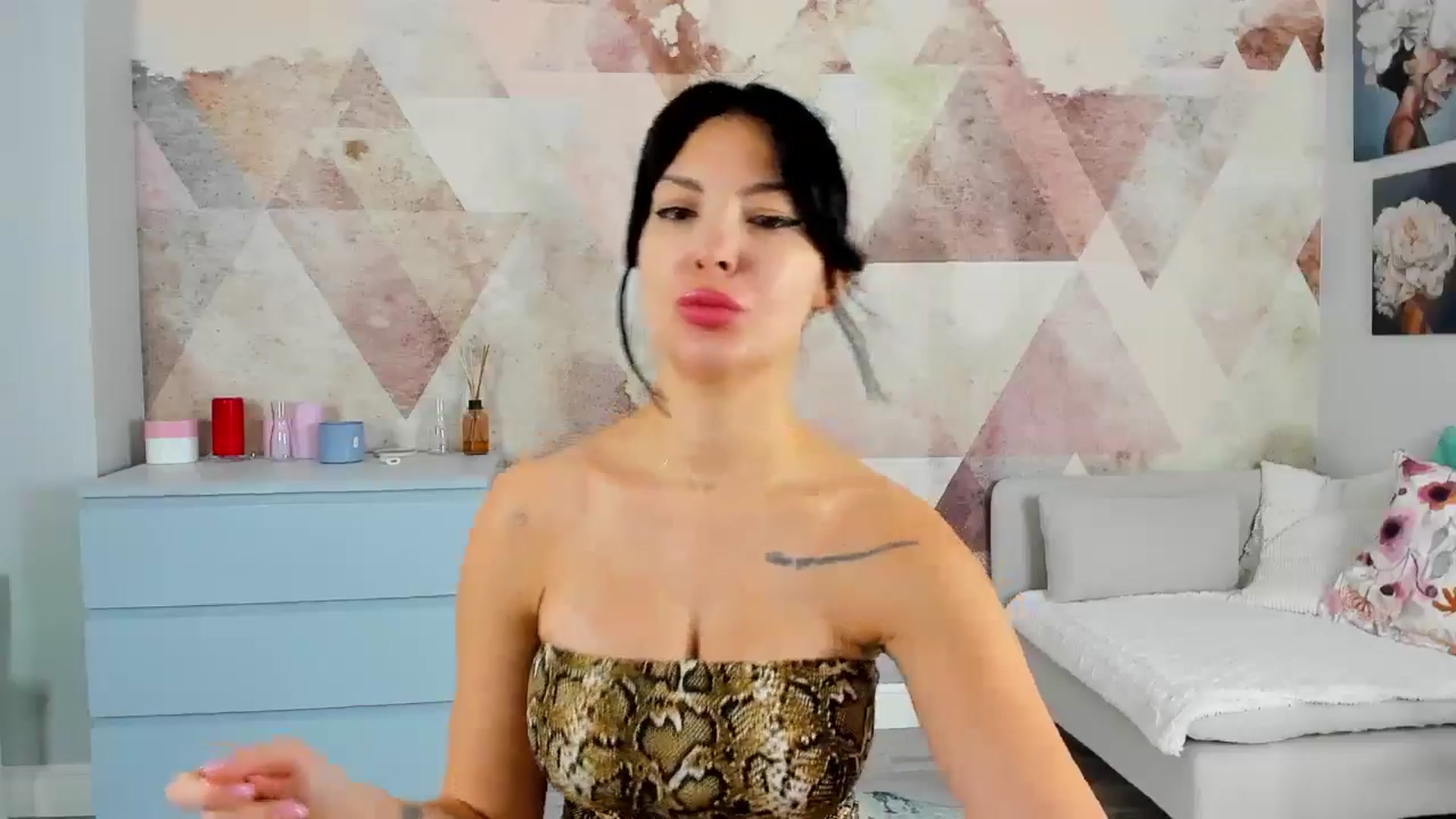 Gallery image thumbnail from Sinner_Angel's myfreecams stream on, 12/10/2024, 08:19 image 13 of 20