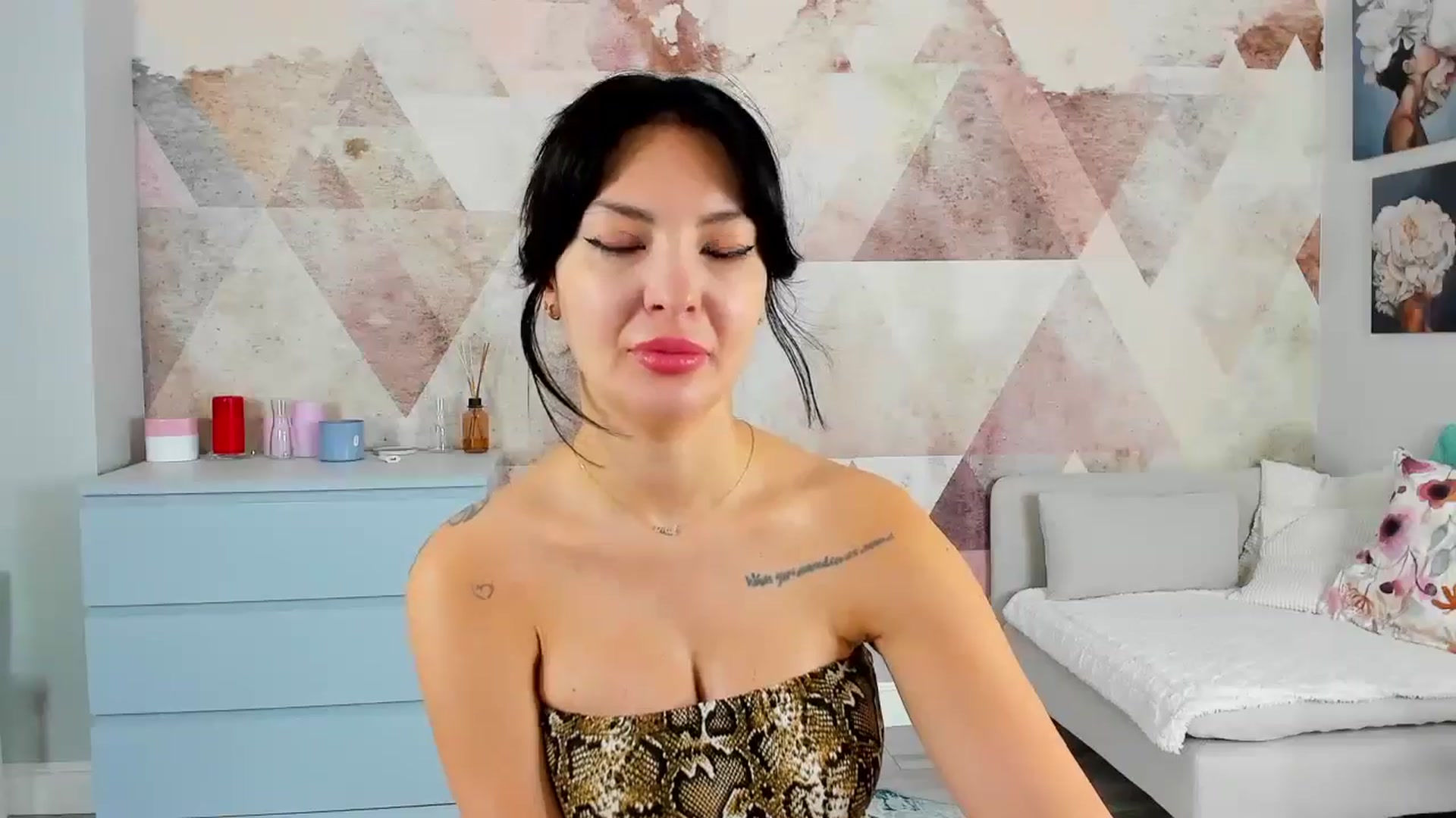 Gallery image thumbnail from Sinner_Angel's myfreecams stream on, 12/10/2024, 08:19 image 10 of 20