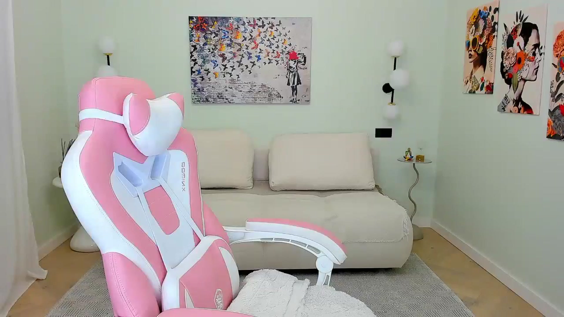 Gallery image thumbnail from Sinner_Angel's myfreecams stream on, 10/28/2025, 07:52 image 15 of 20
