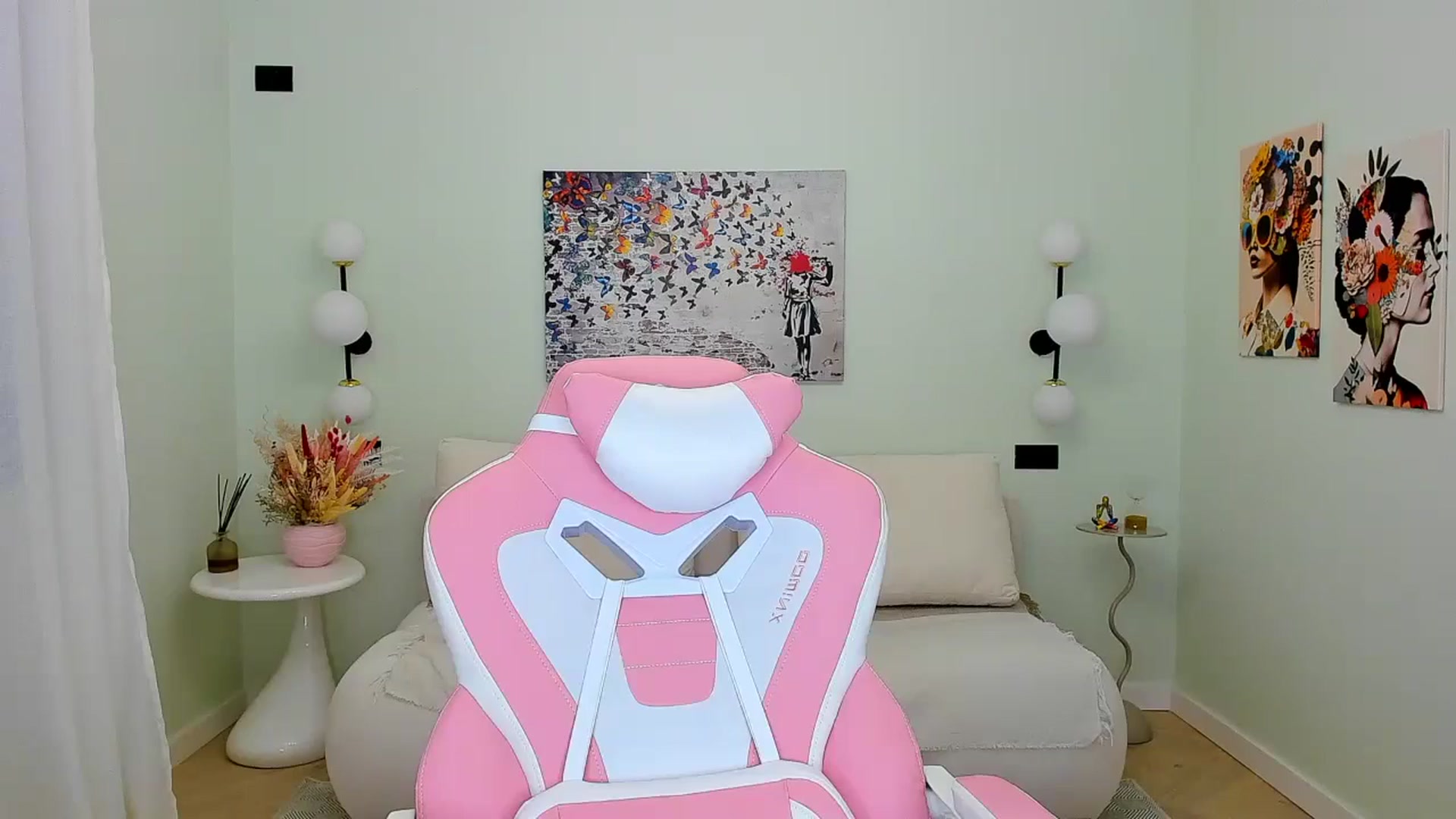Gallery image thumbnail from Sinner_Angel's myfreecams stream on, 10/31/2025, 10:34 image 11 of 20