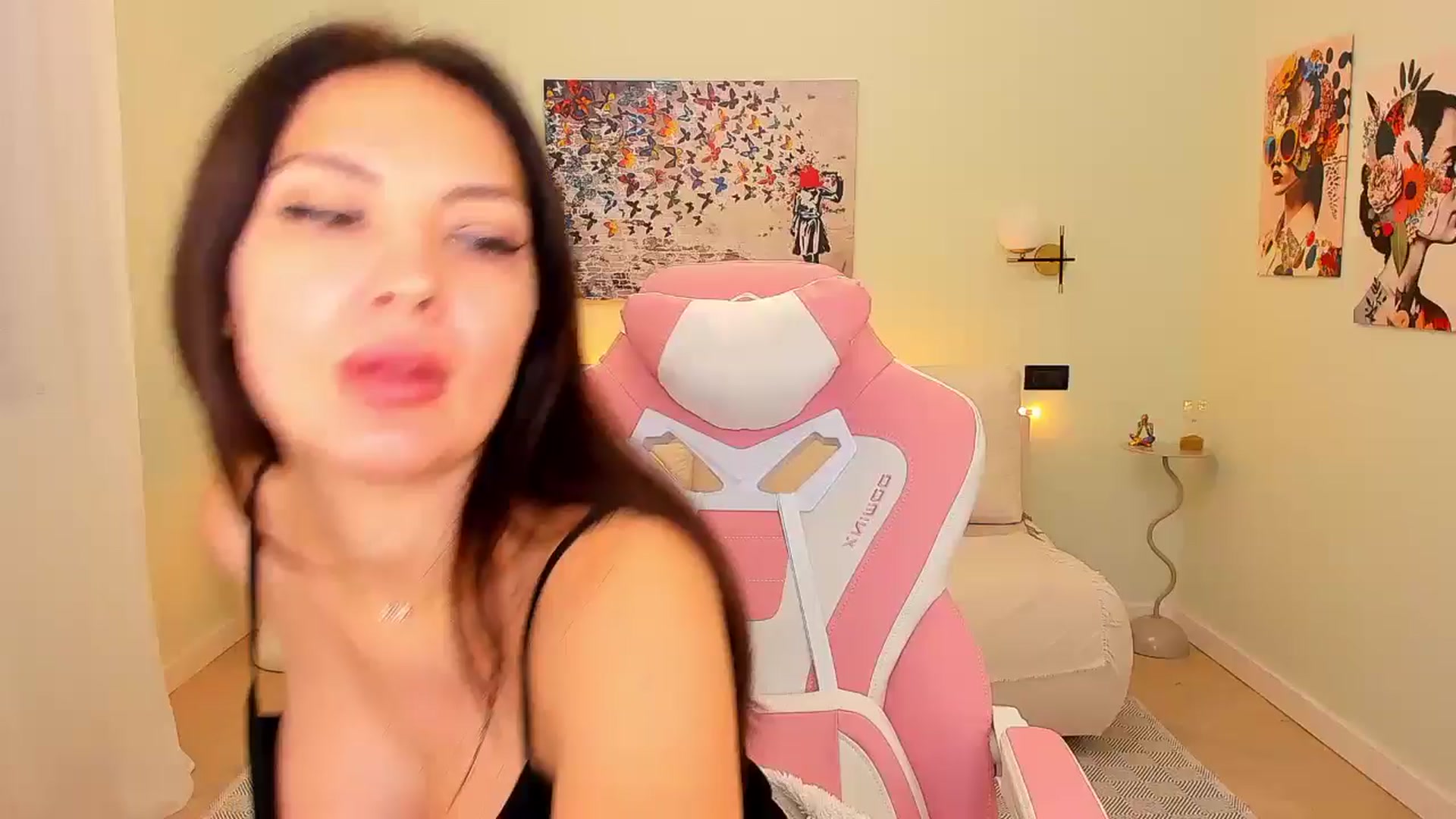 Gallery image thumbnail from Sinner_Angel's myfreecams stream on, 12/11/2025, 09:55 image 1 of 20
