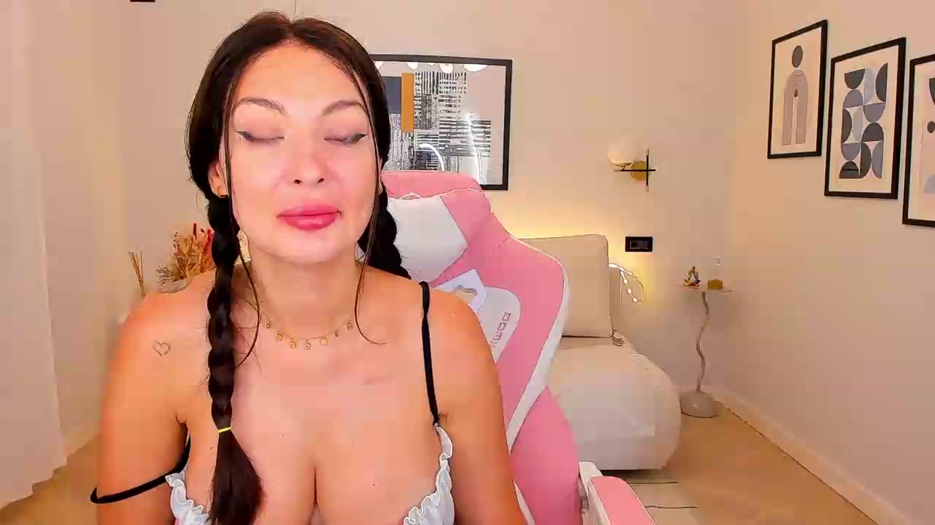 Gallery image thumbnail from Sinner_Angel's myfreecams stream on, 07/16/2026, 09:22 image 9 of 20