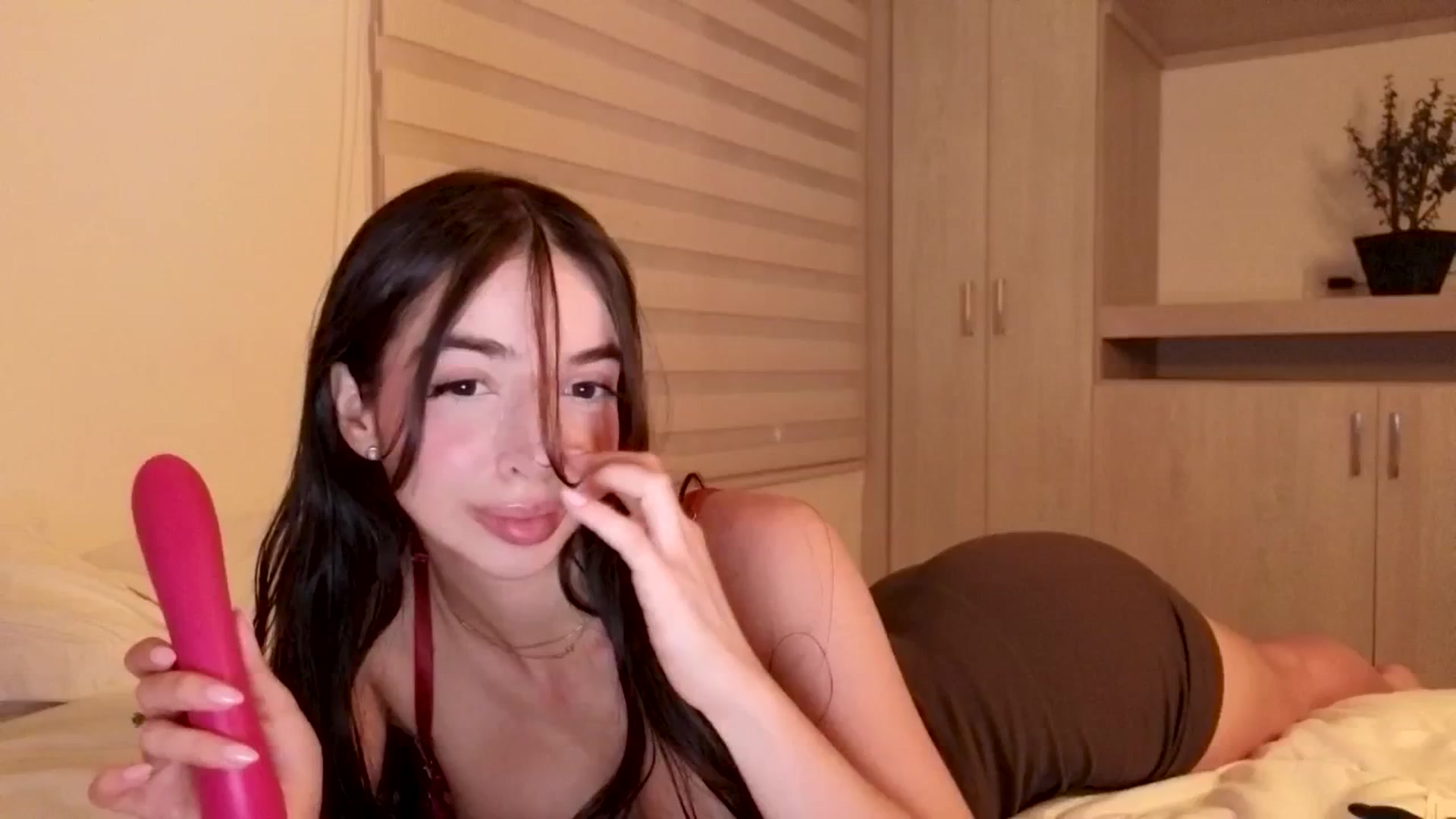 Gallery image thumbnail from SinyMoore's myfreecams stream on, 06/12/2025, 23:47 image 18 of 20