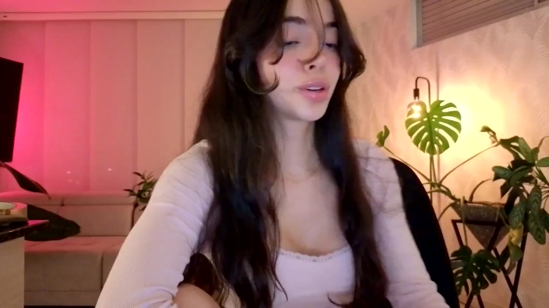 Gallery image thumbnail from SinyMoore's myfreecams stream on, 08/05/2025, 02:45 image 4 of 20