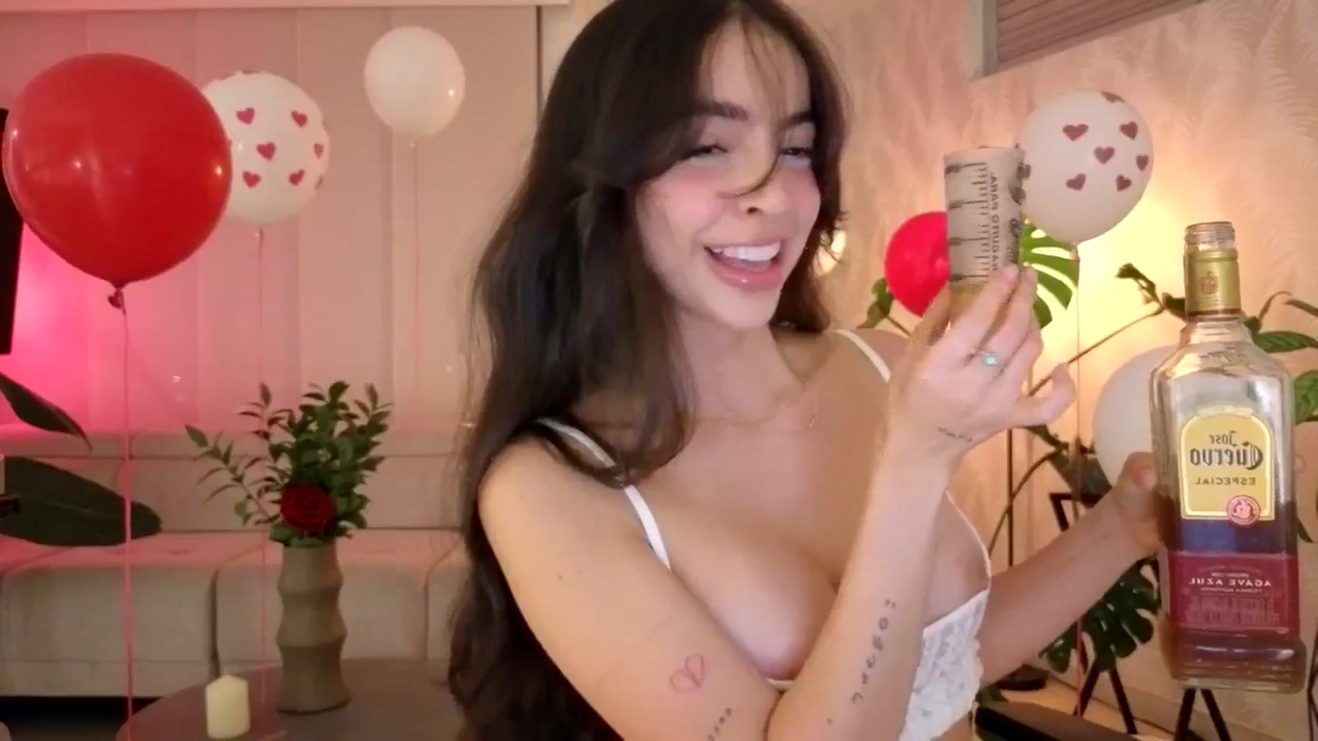 Gallery image thumbnail from SinyMoore's myfreecams stream on, 08/11/2025, 03:31 image 11 of 20