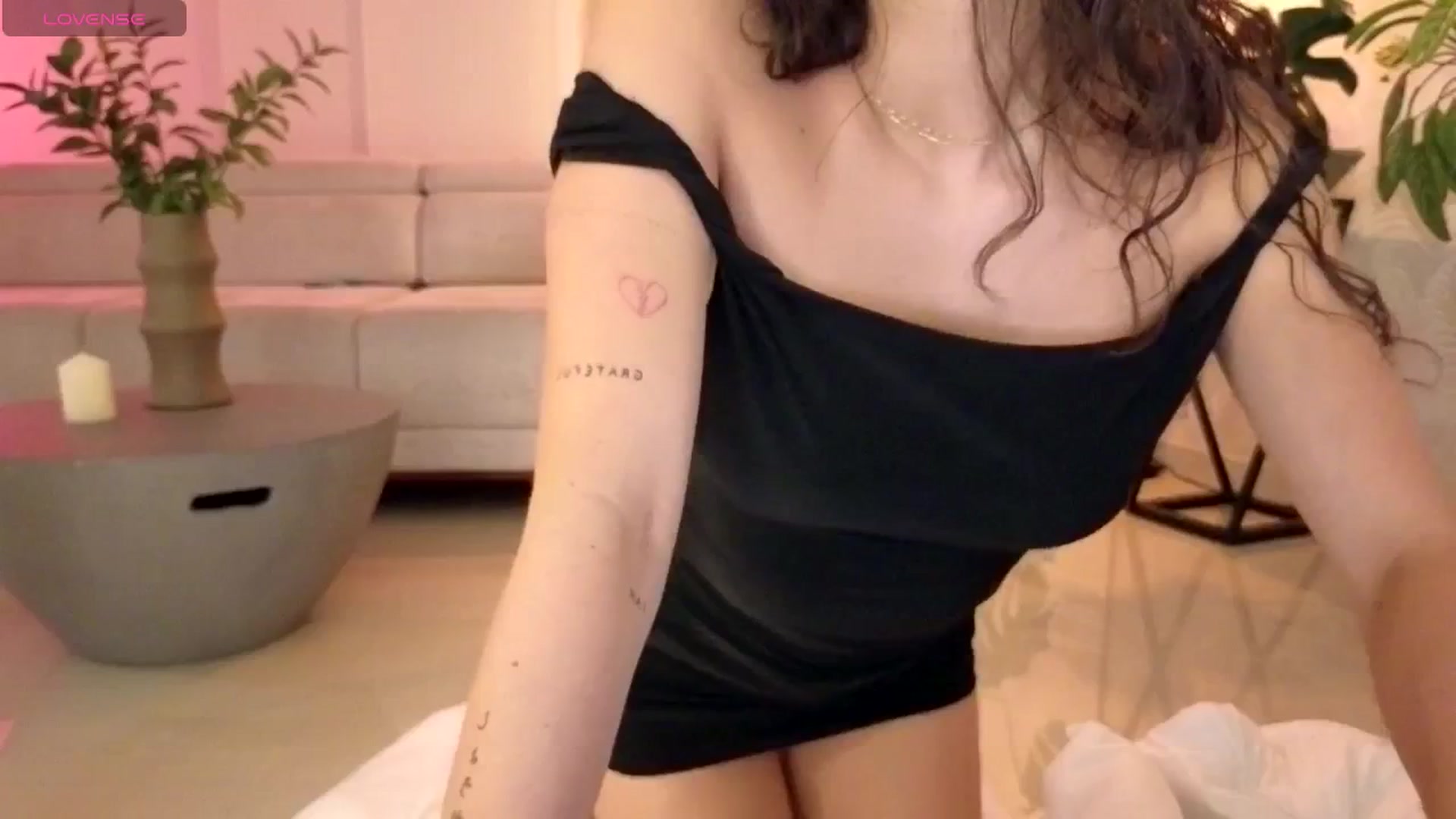 Gallery image thumbnail from SinyMoore's myfreecams stream on, 09/04/2025, 01:07 image 19 of 20