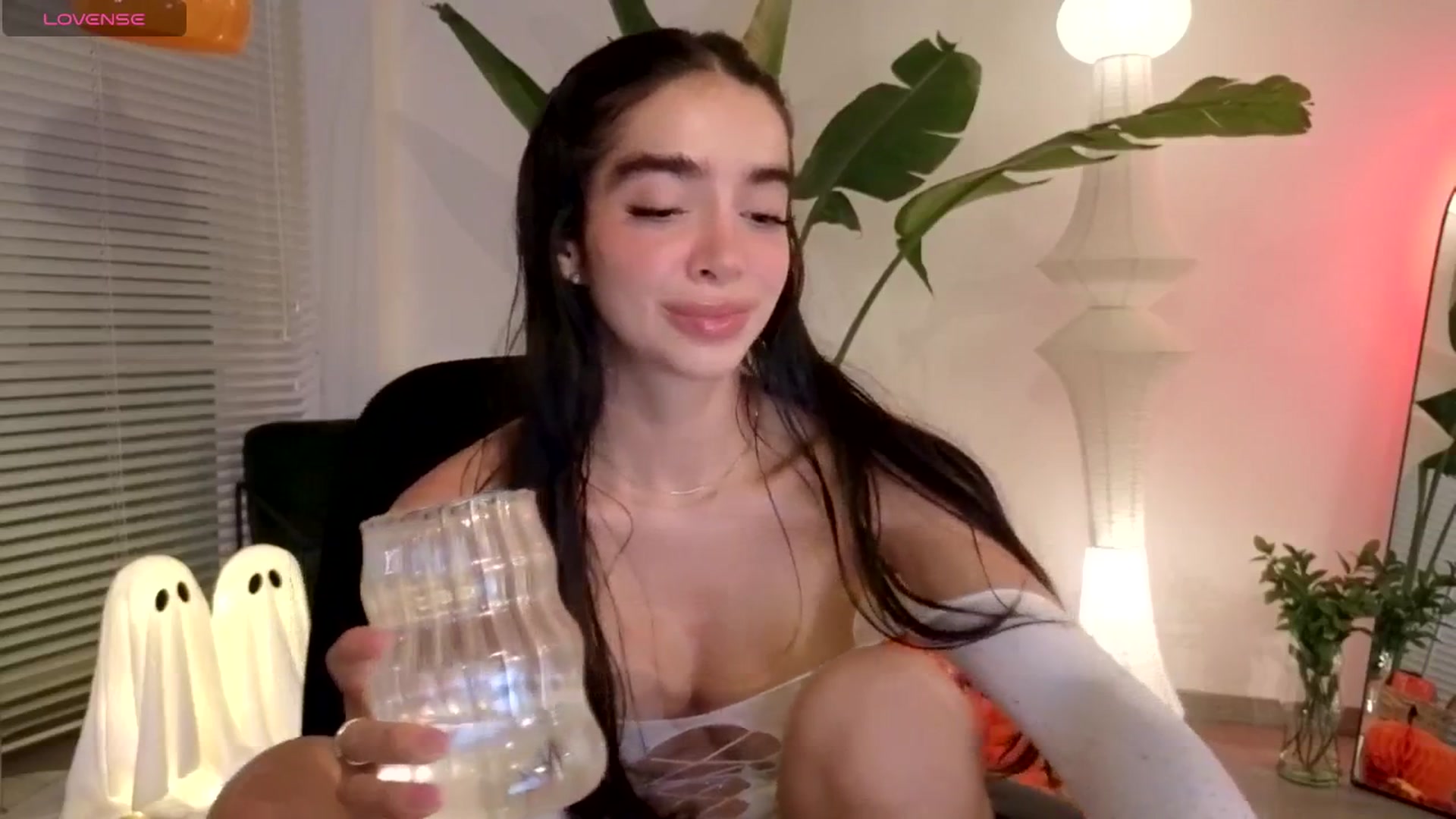 Gallery image thumbnail from SinyMoore's myfreecams stream on, 10/11/2025, 02:31 image 13 of 20
