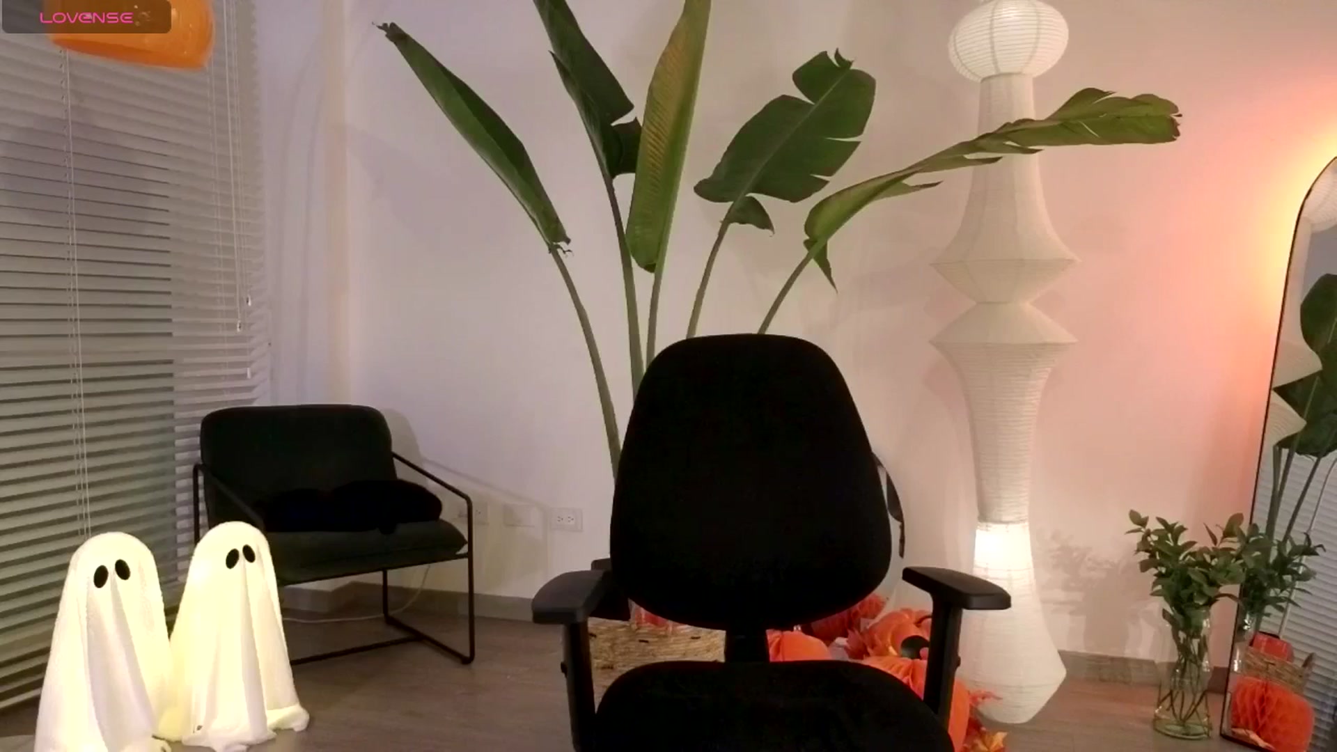 Gallery image thumbnail from SinyMoore's myfreecams stream on, 10/12/2025, 01:35 image 2 of 20