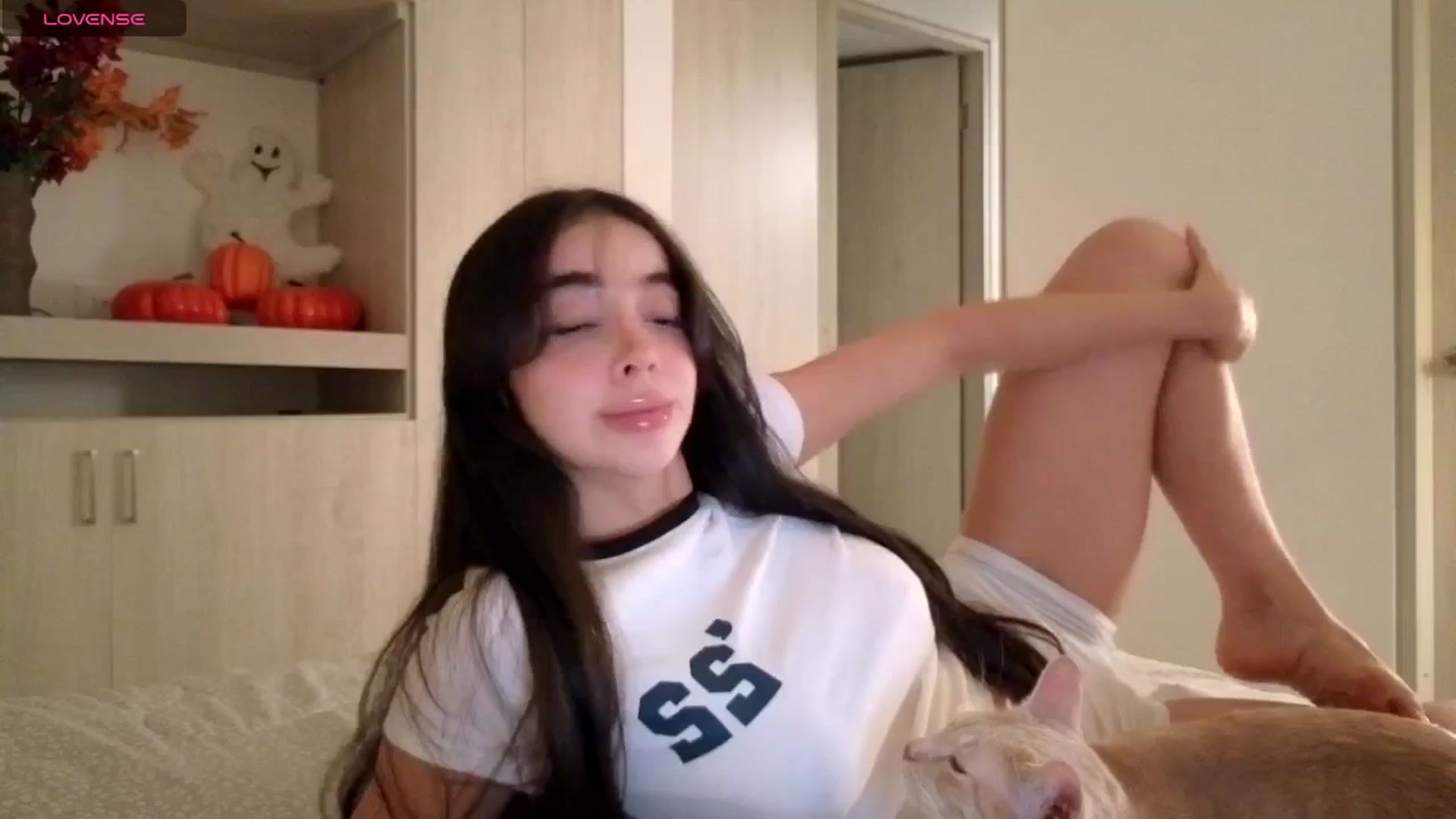Gallery image thumbnail from SinyMoore's myfreecams stream on, 10/24/2025, 01:09 image 17 of 20