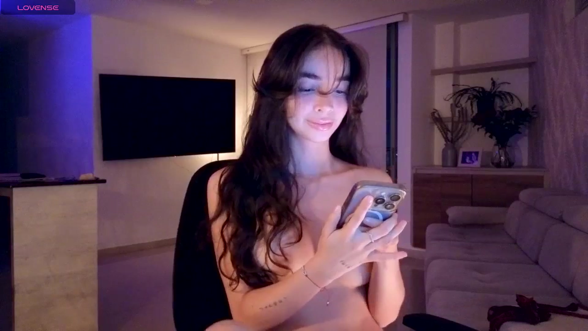 Gallery image thumbnail from SinyMoore's myfreecams stream on, 04/01/2026, 02:27 image 15 of 20